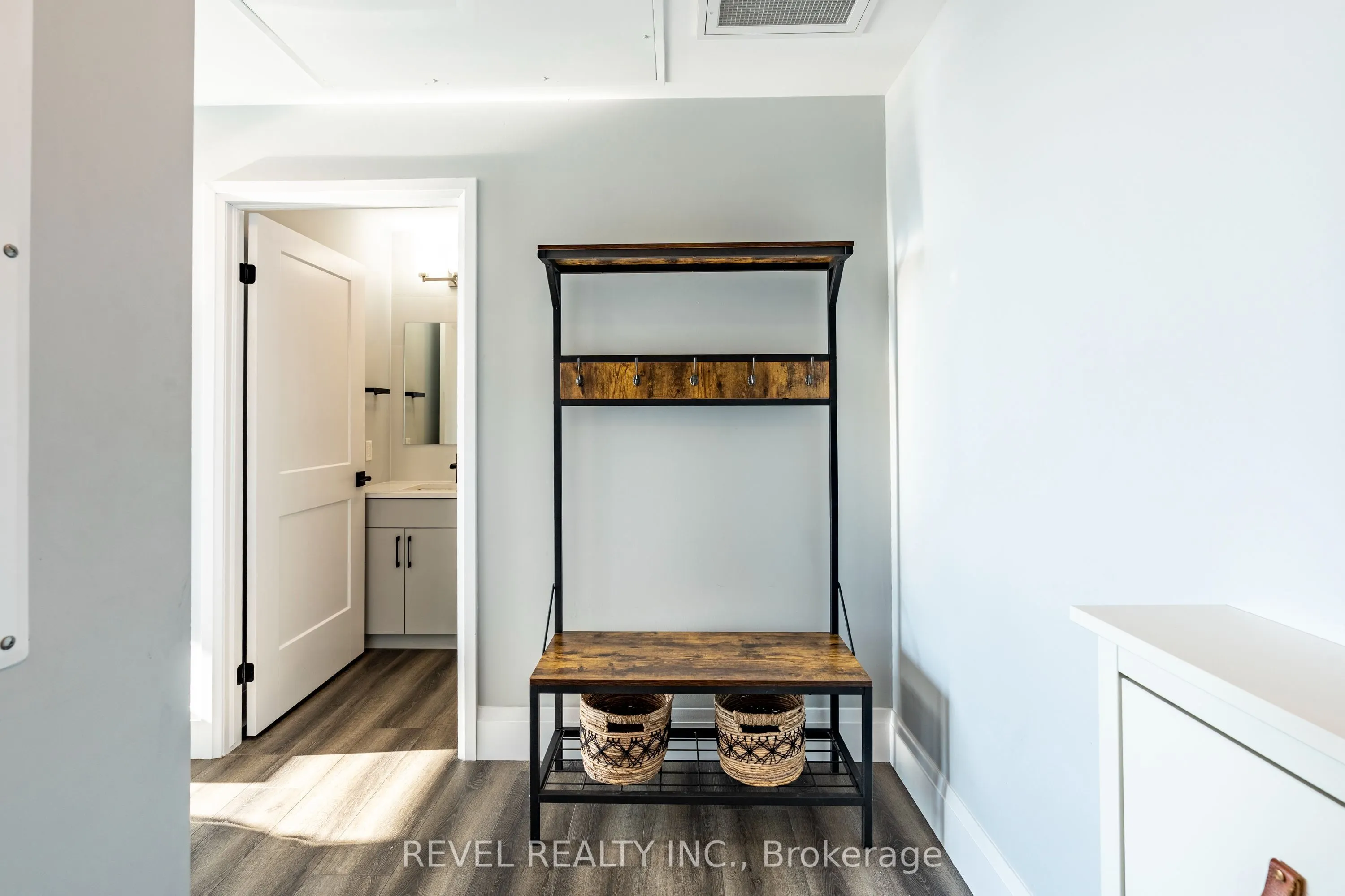 60 Charles Street W, #5