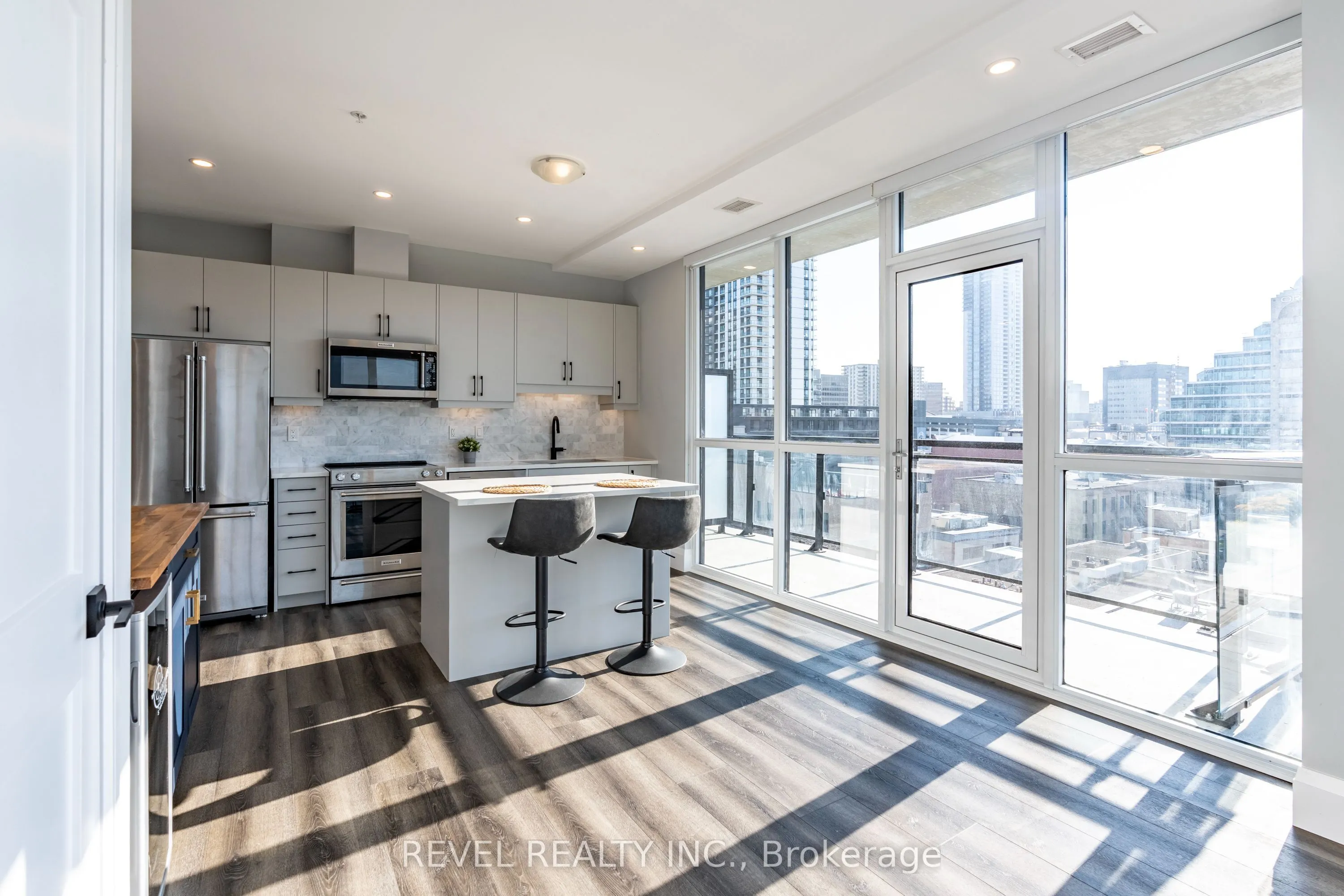 60 Charles Street W, #5