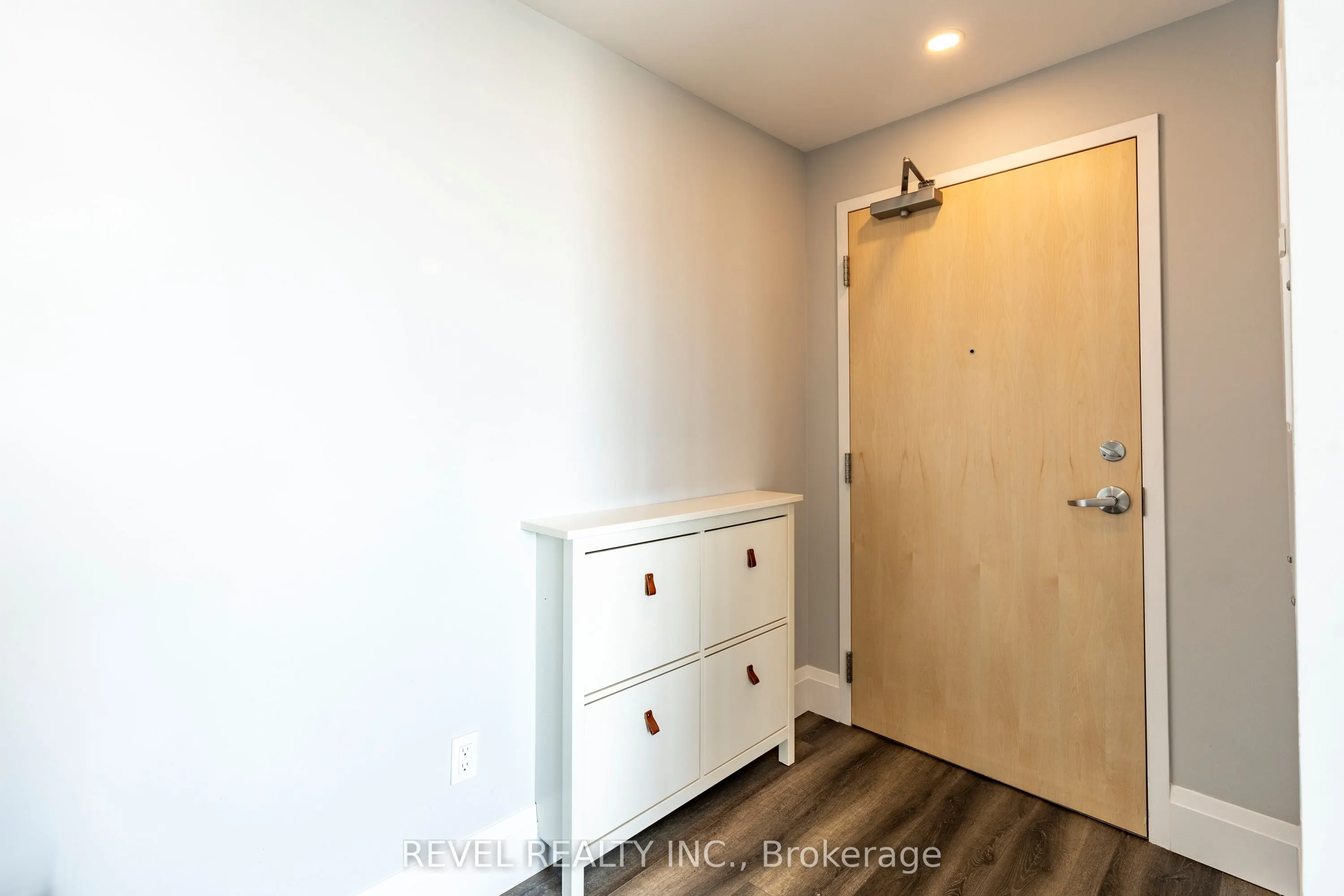 60 Charles Street W, #5