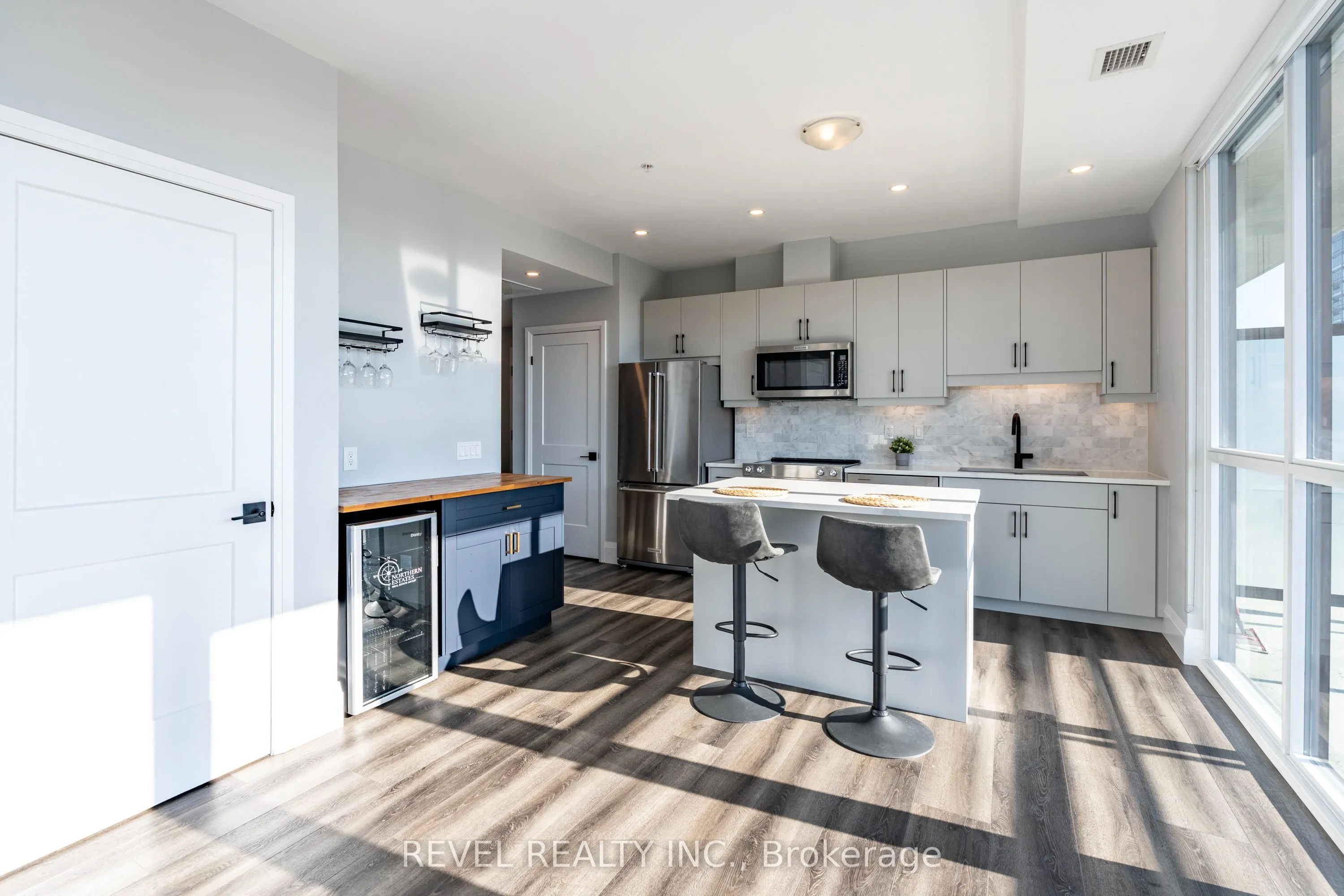 60 Charles Street W, #5