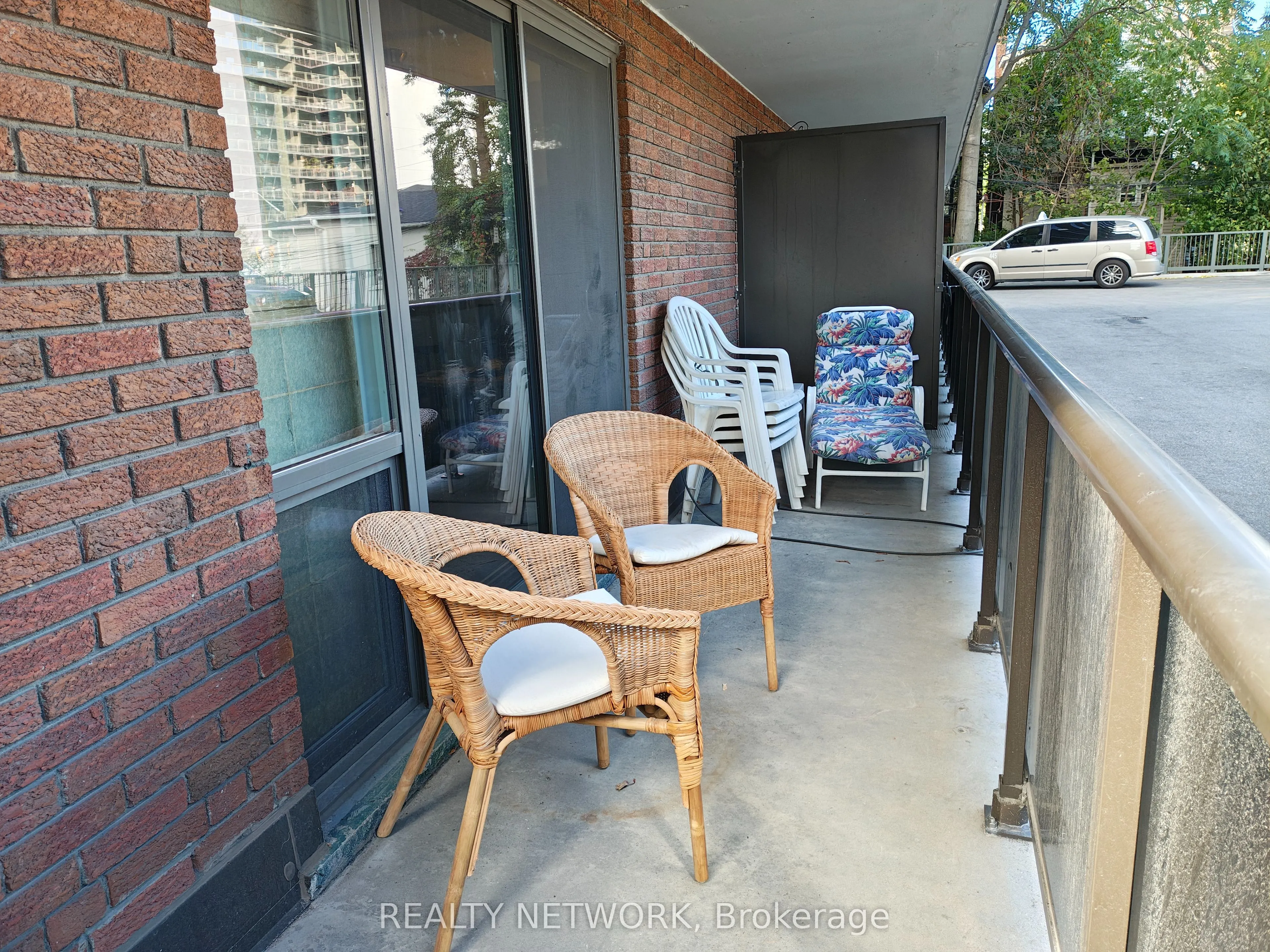 81 Charlton Avenue E, #103