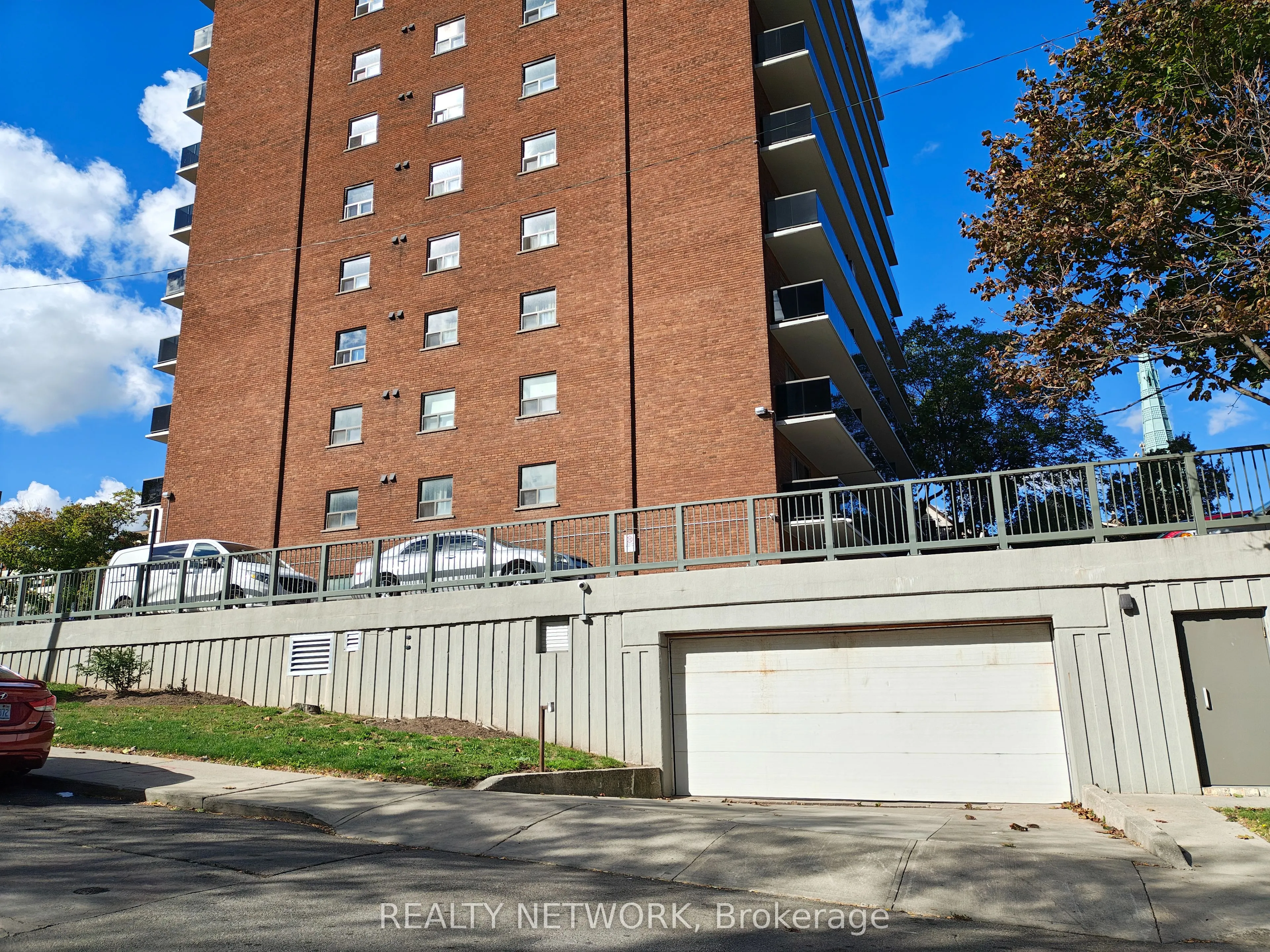 81 Charlton Avenue E, #103