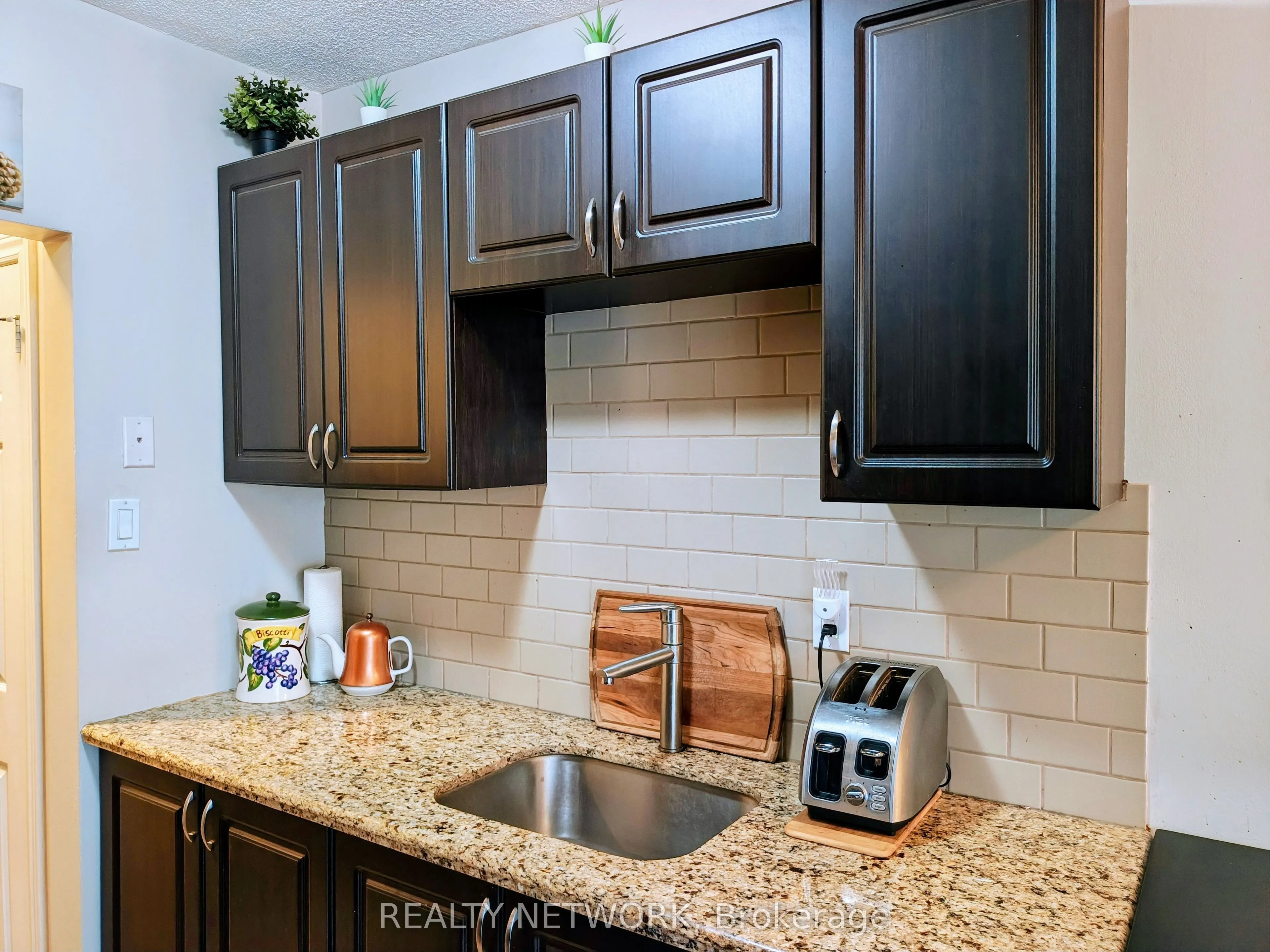 81 Charlton Avenue E, #103