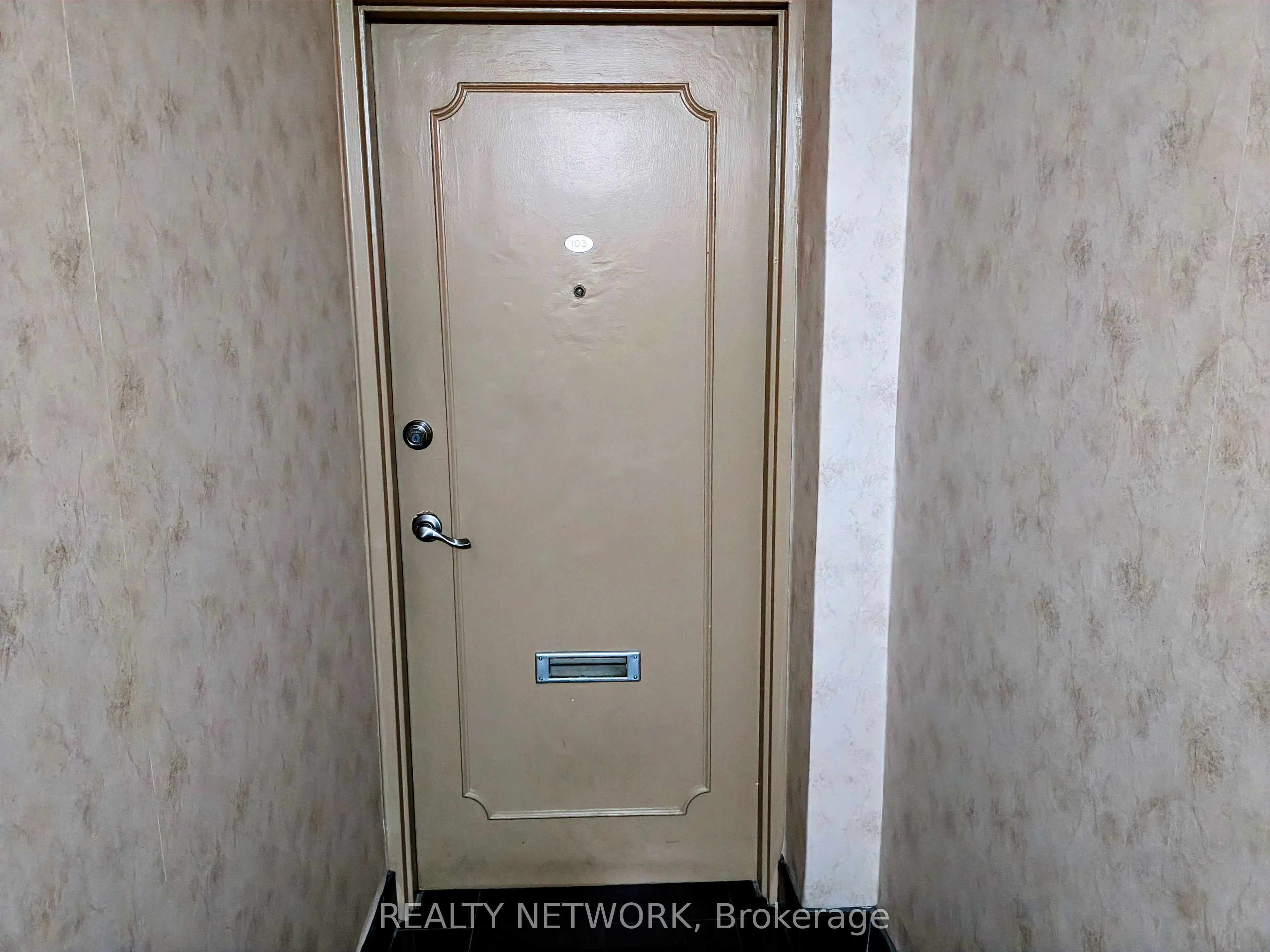 81 Charlton Avenue E, #103