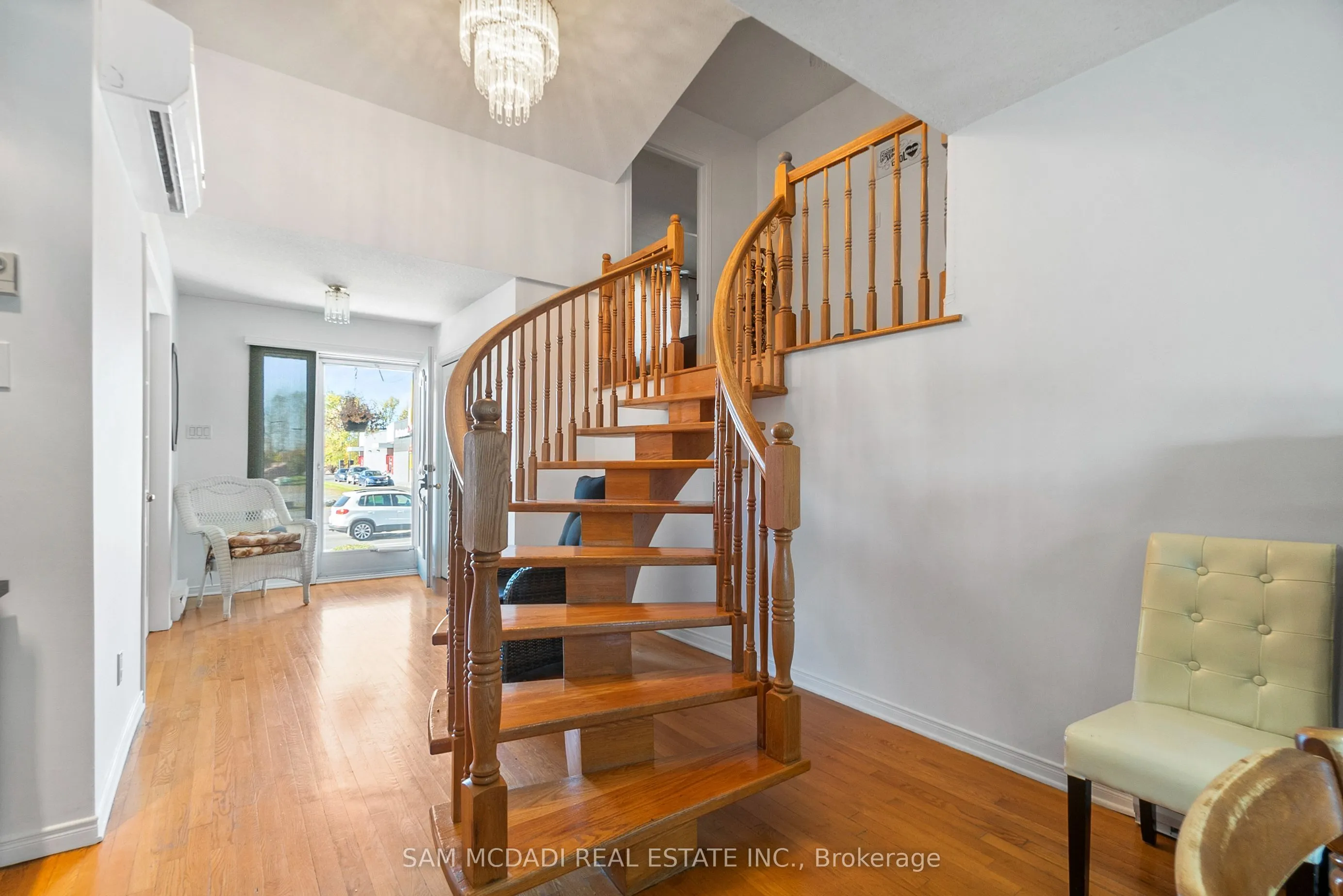 2705 Laurier Street
