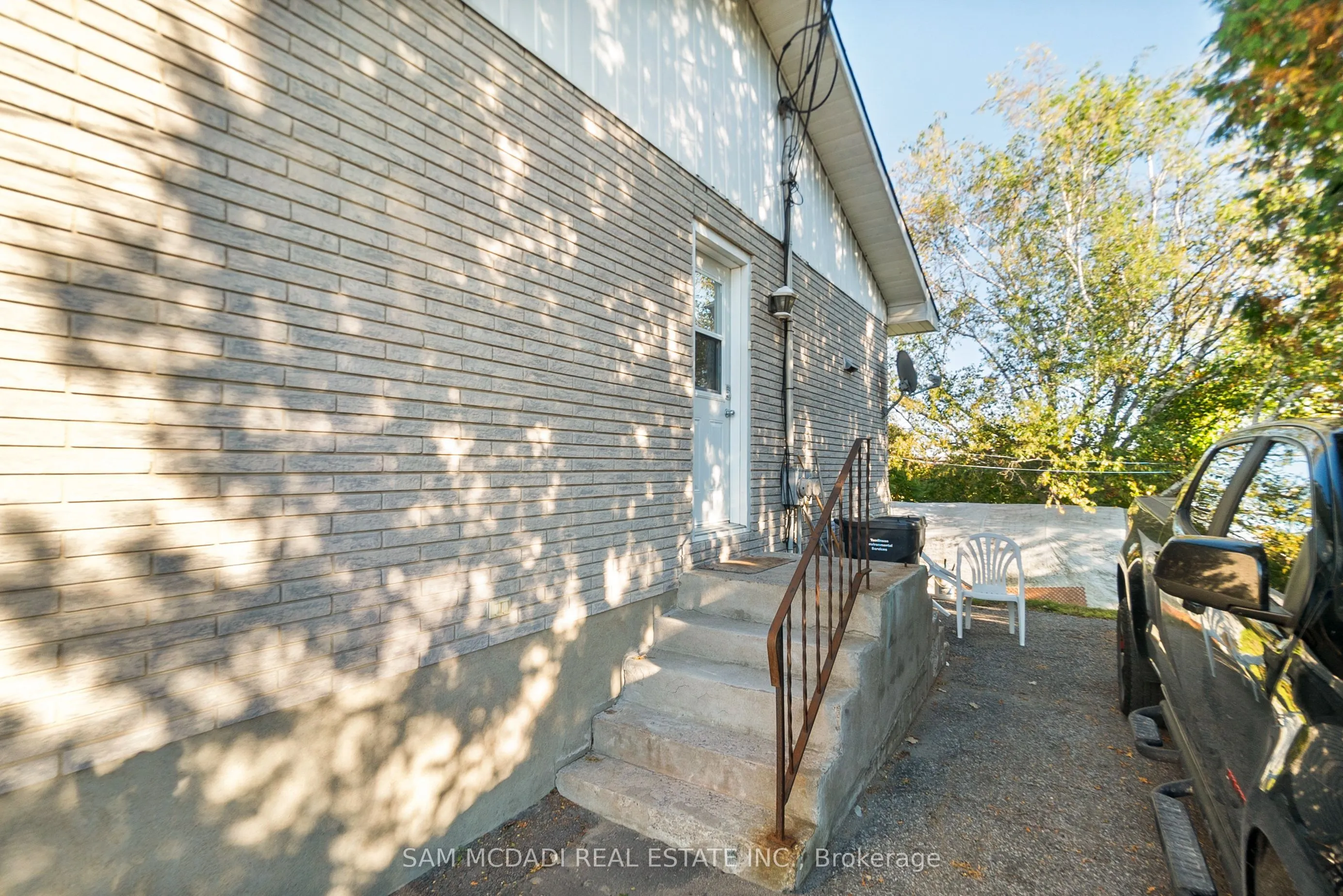 2705 Laurier Street
