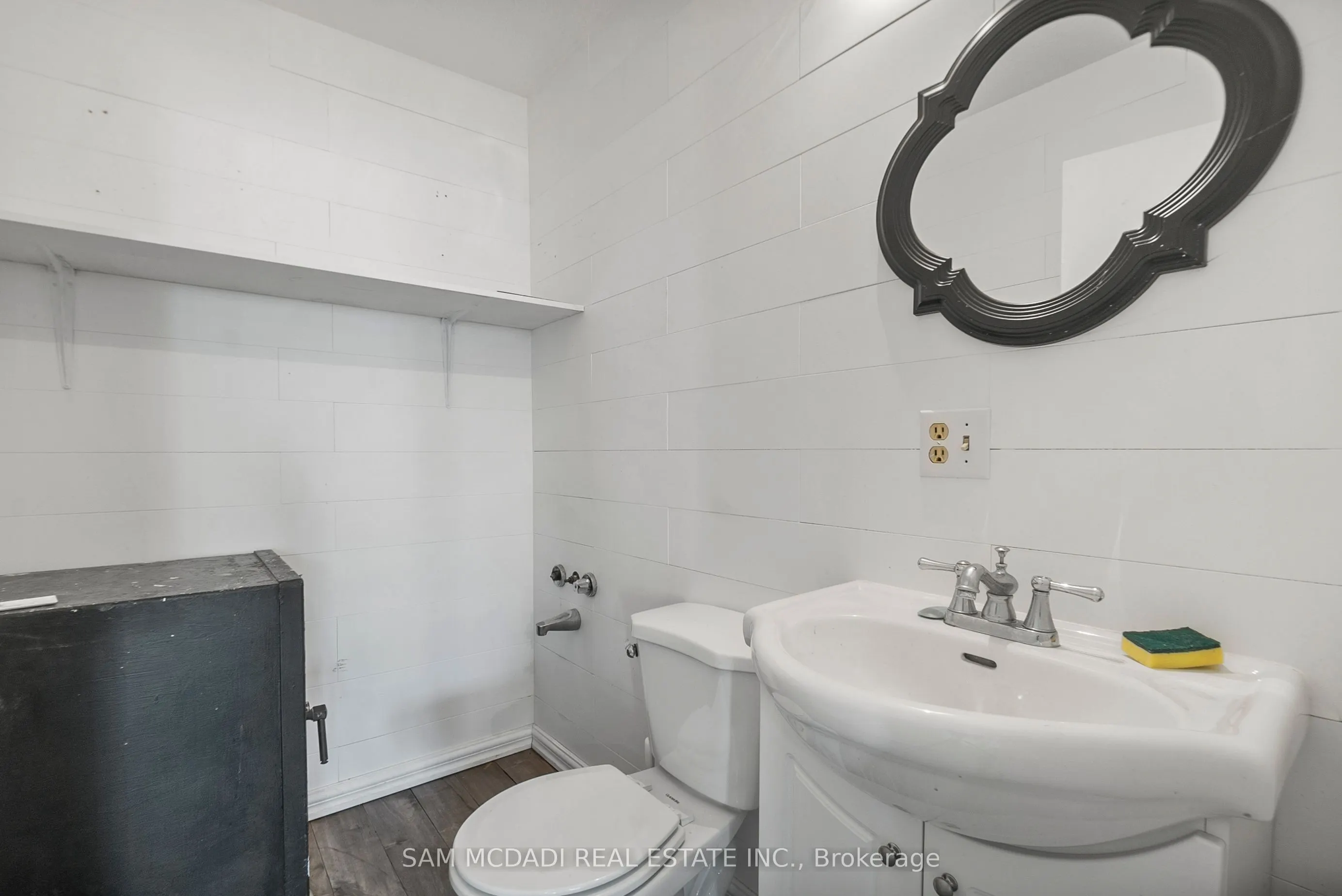 2705 Laurier Street