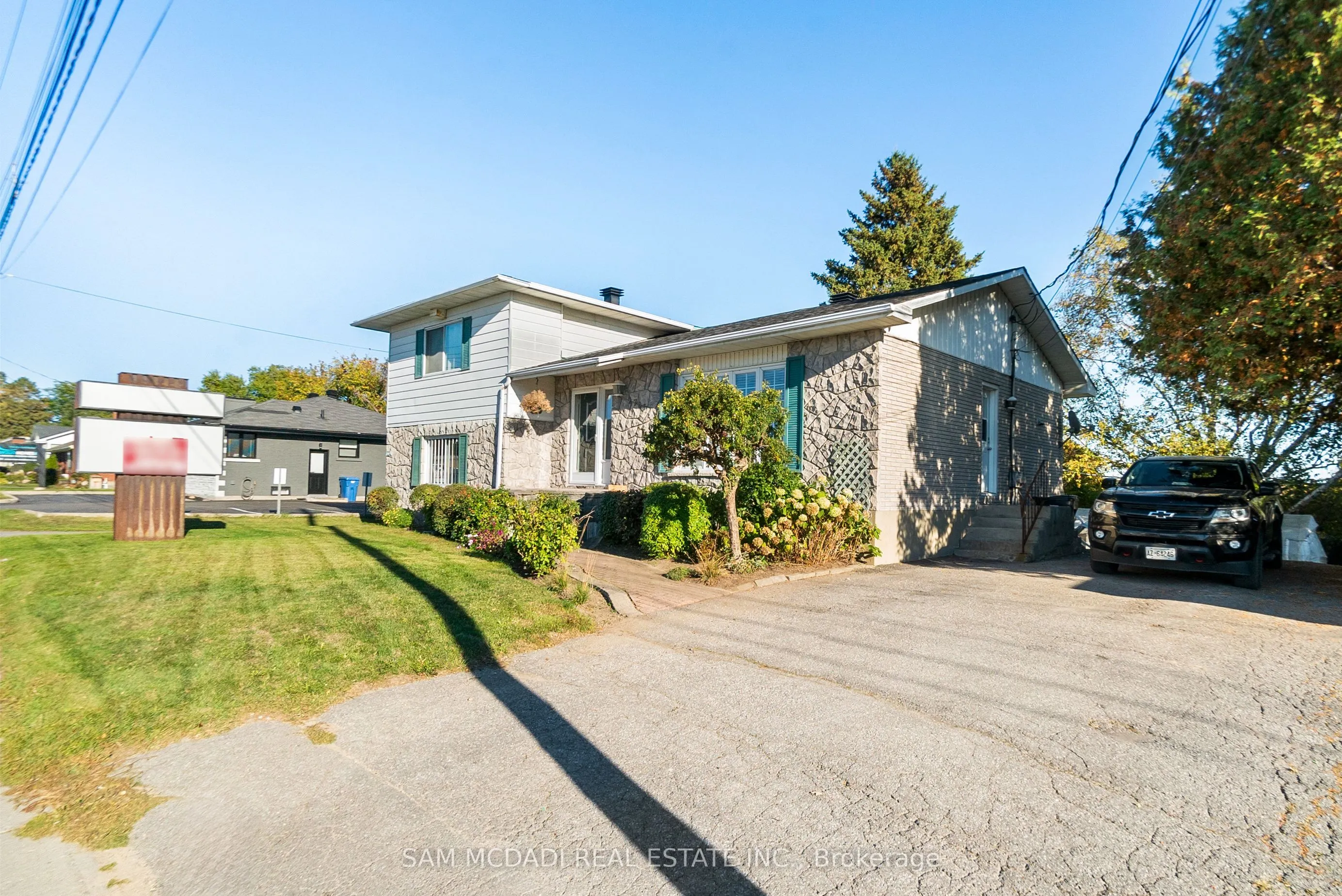 2705 Laurier Street