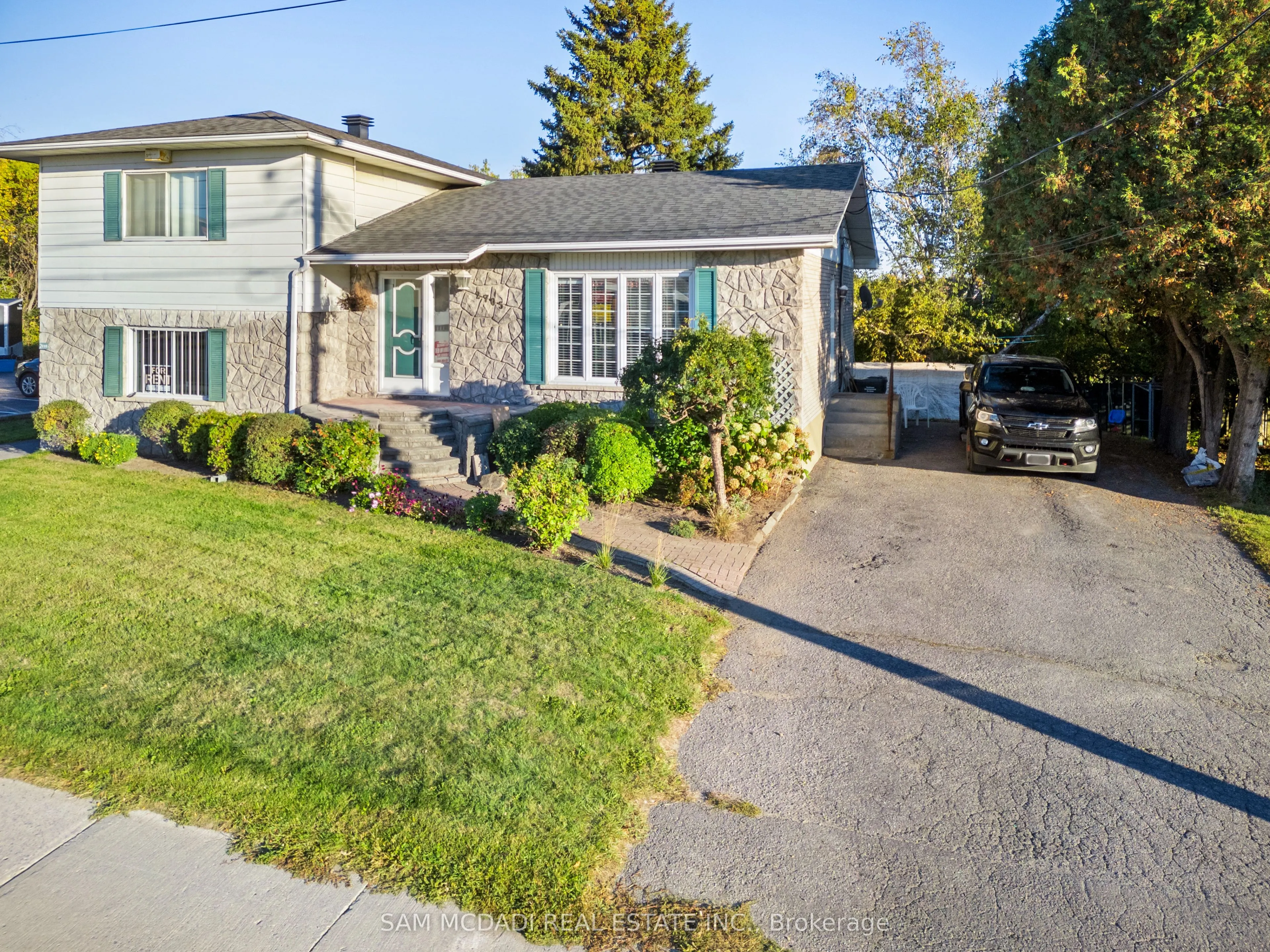 2705 Laurier Street