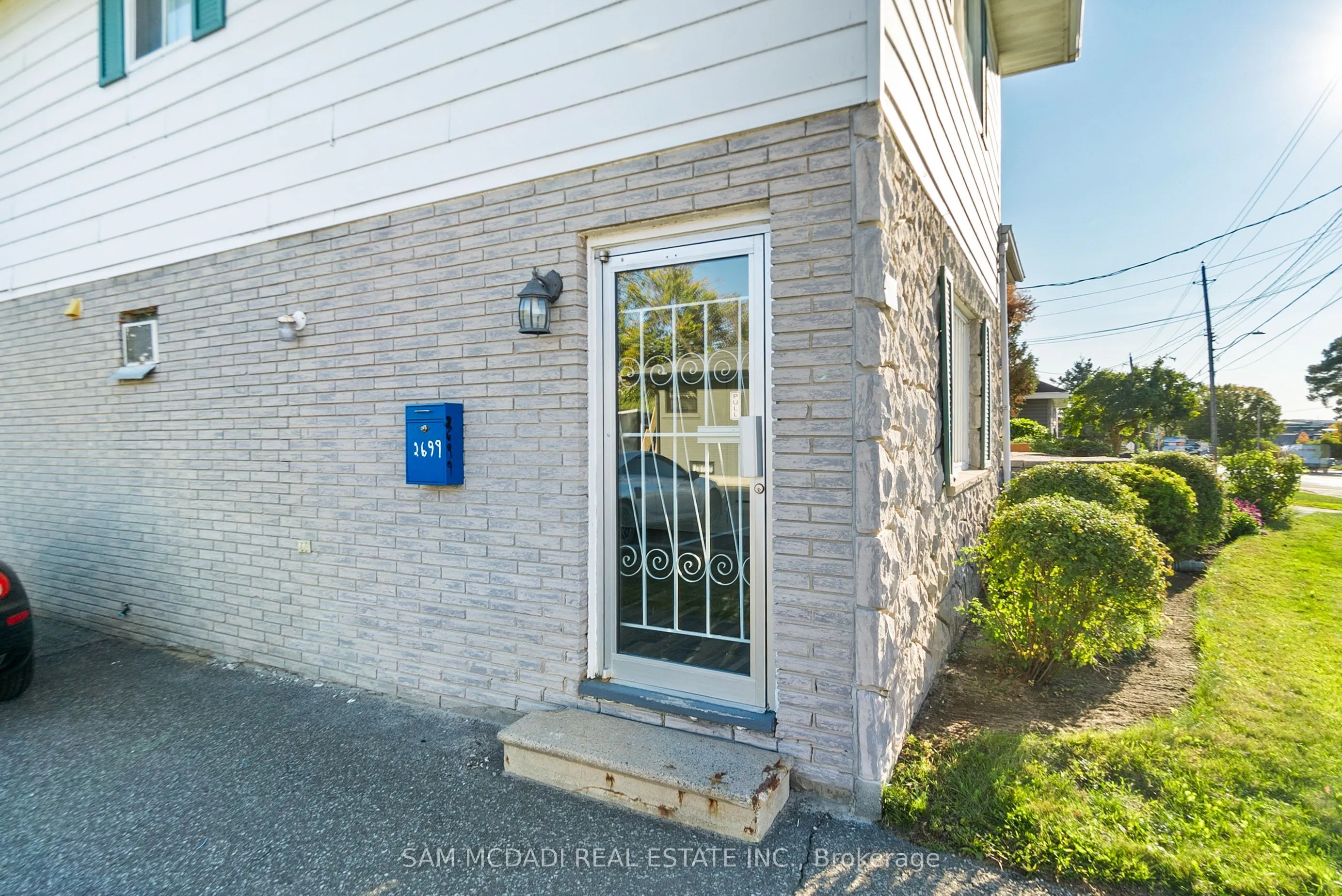 2705 Laurier Street