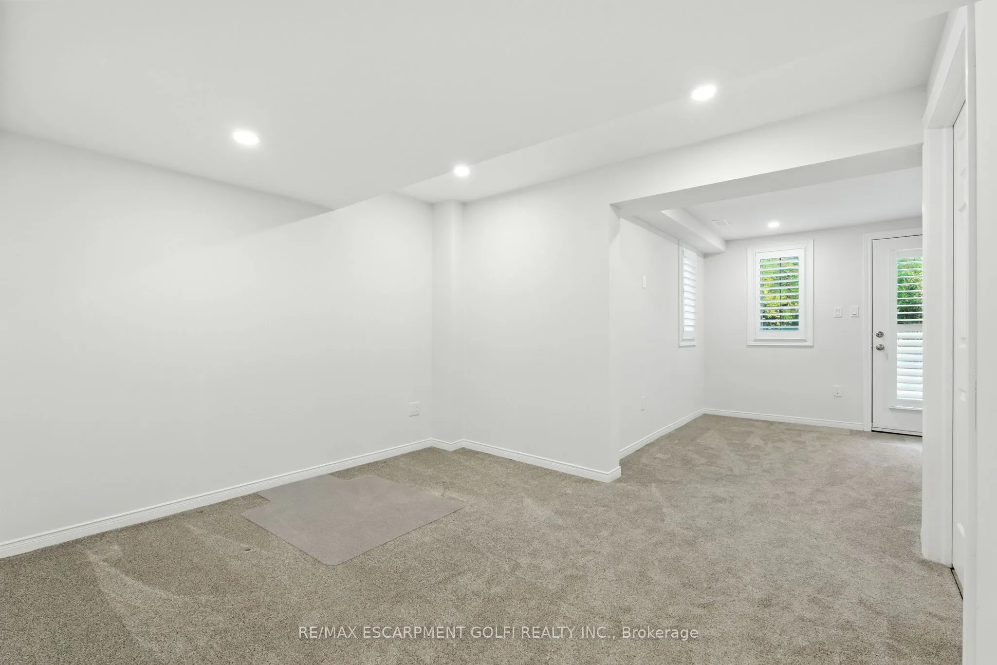 29 Riverwalk Drive