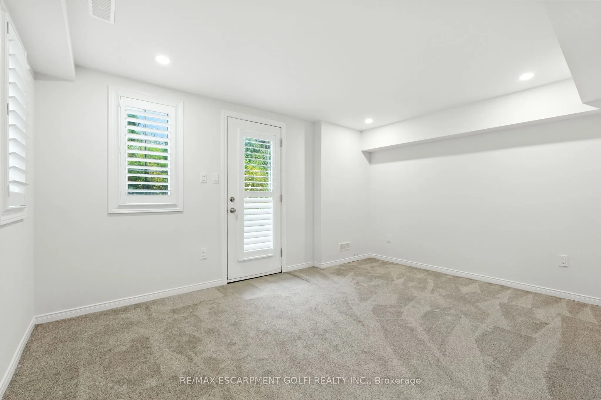 29 Riverwalk Drive