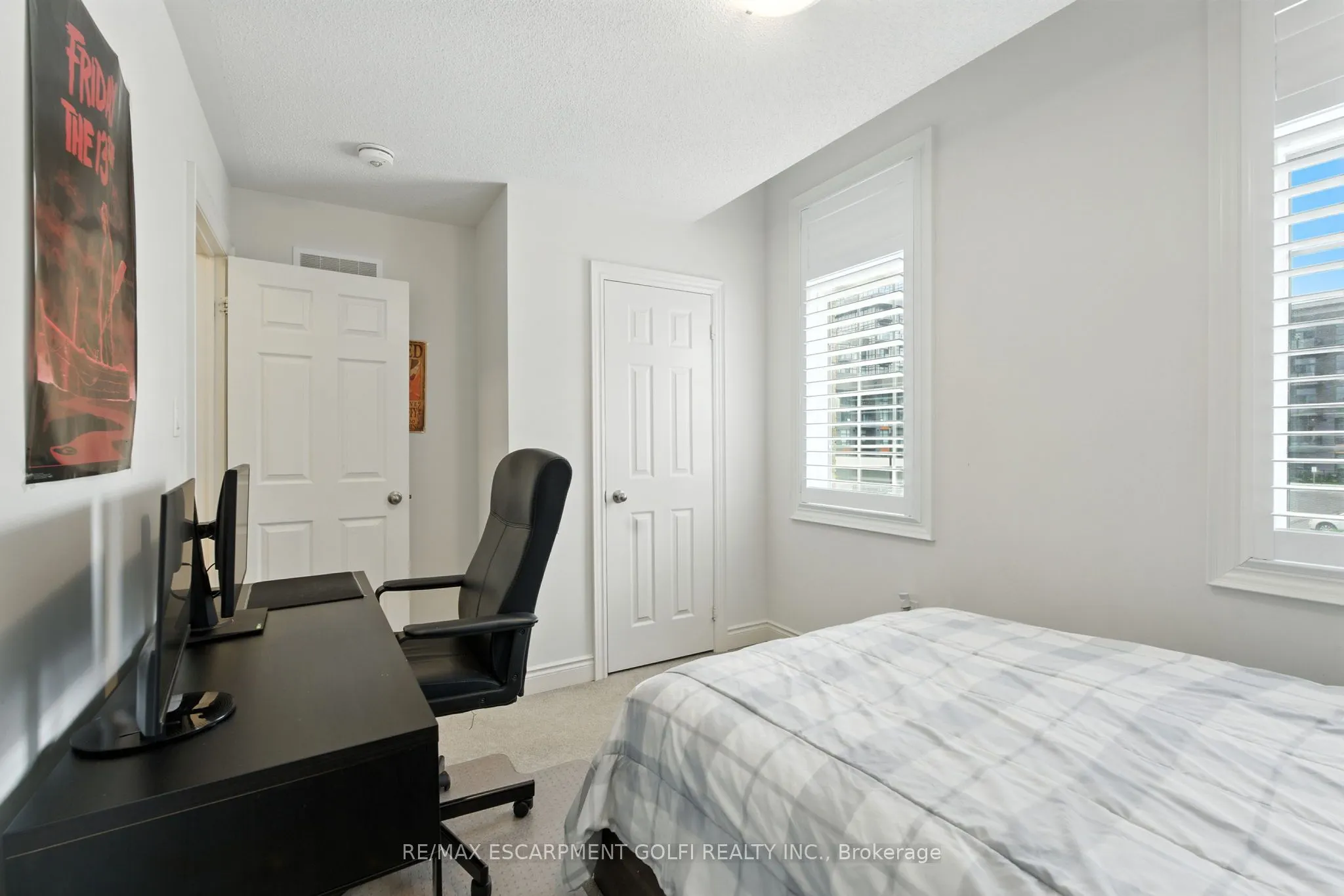 29 Riverwalk Drive