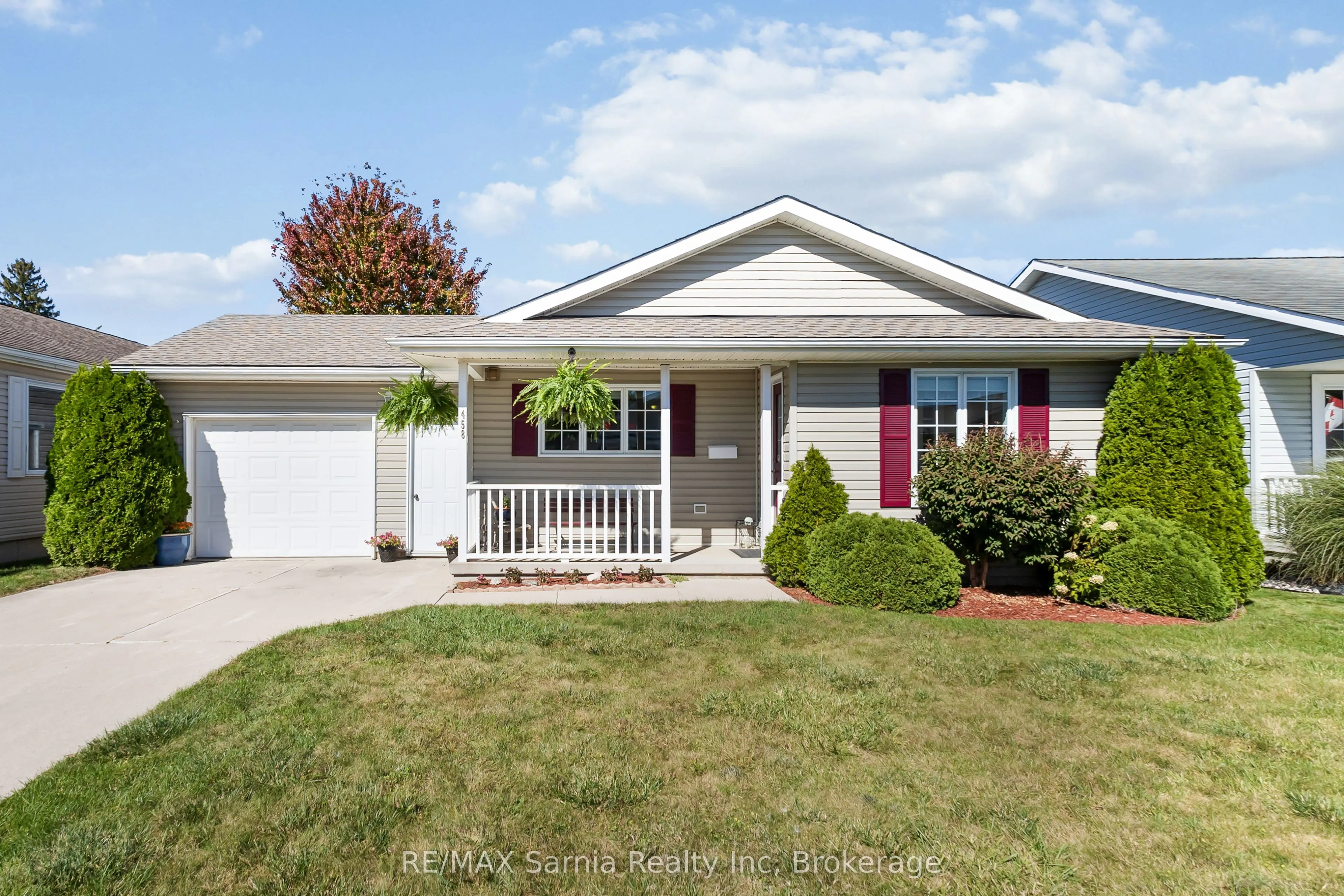 458 RICHARD Crescent