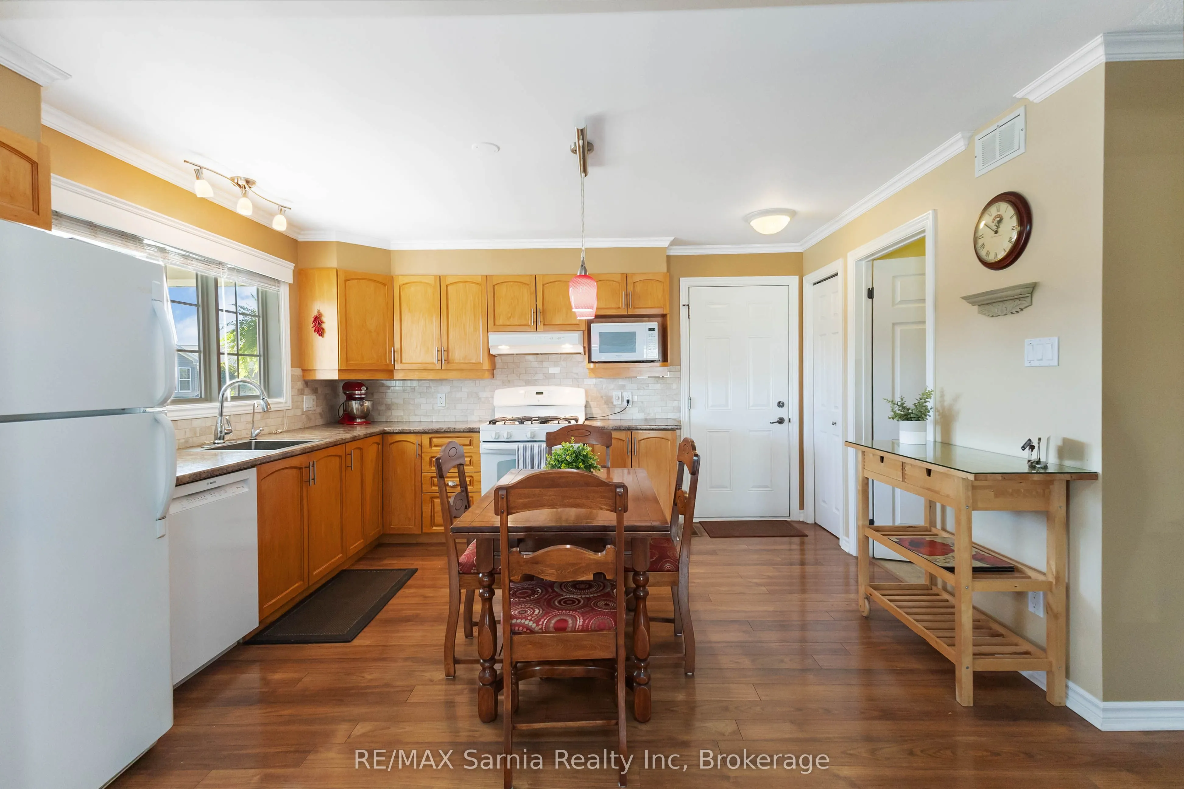 458 RICHARD Crescent