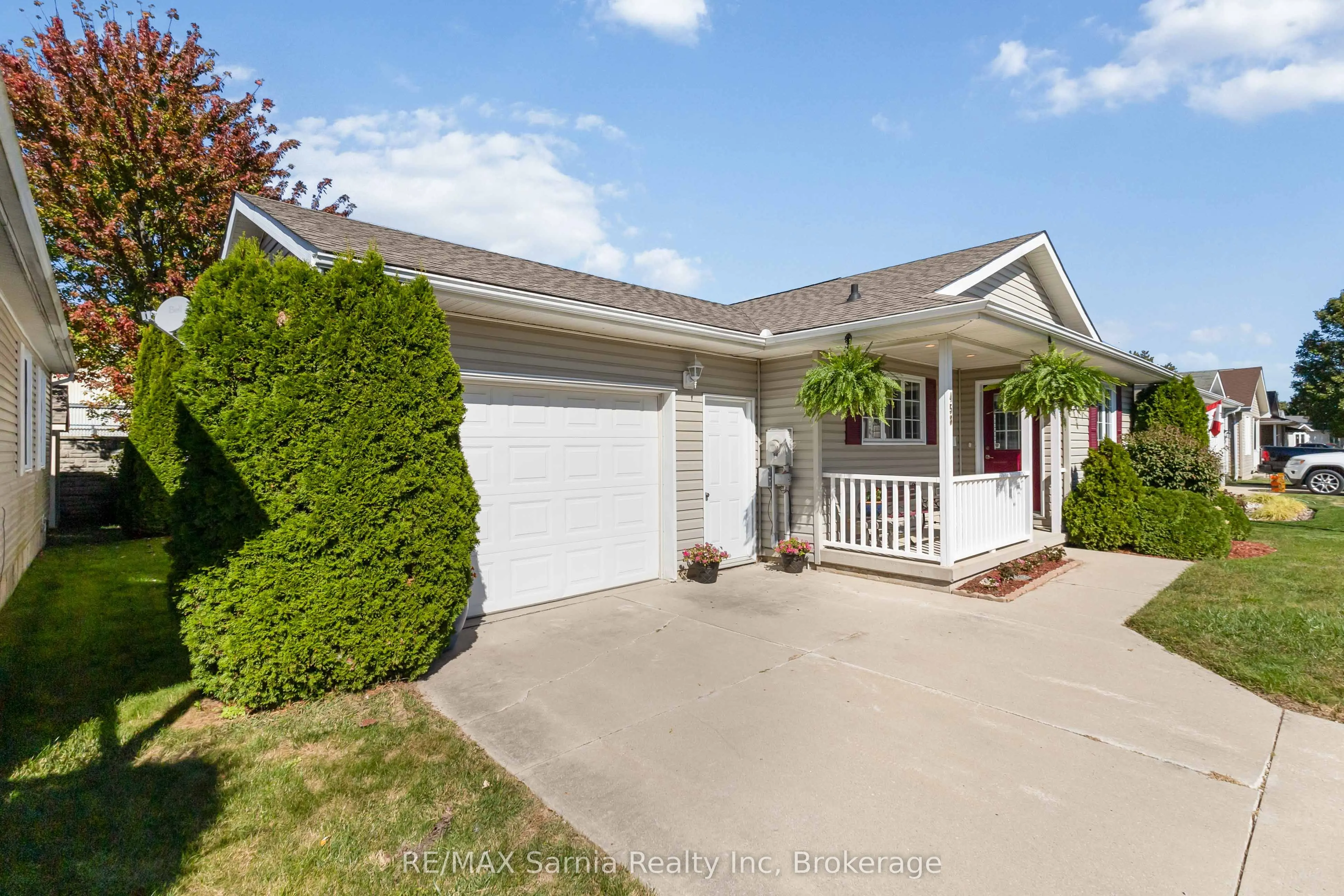458 RICHARD Crescent