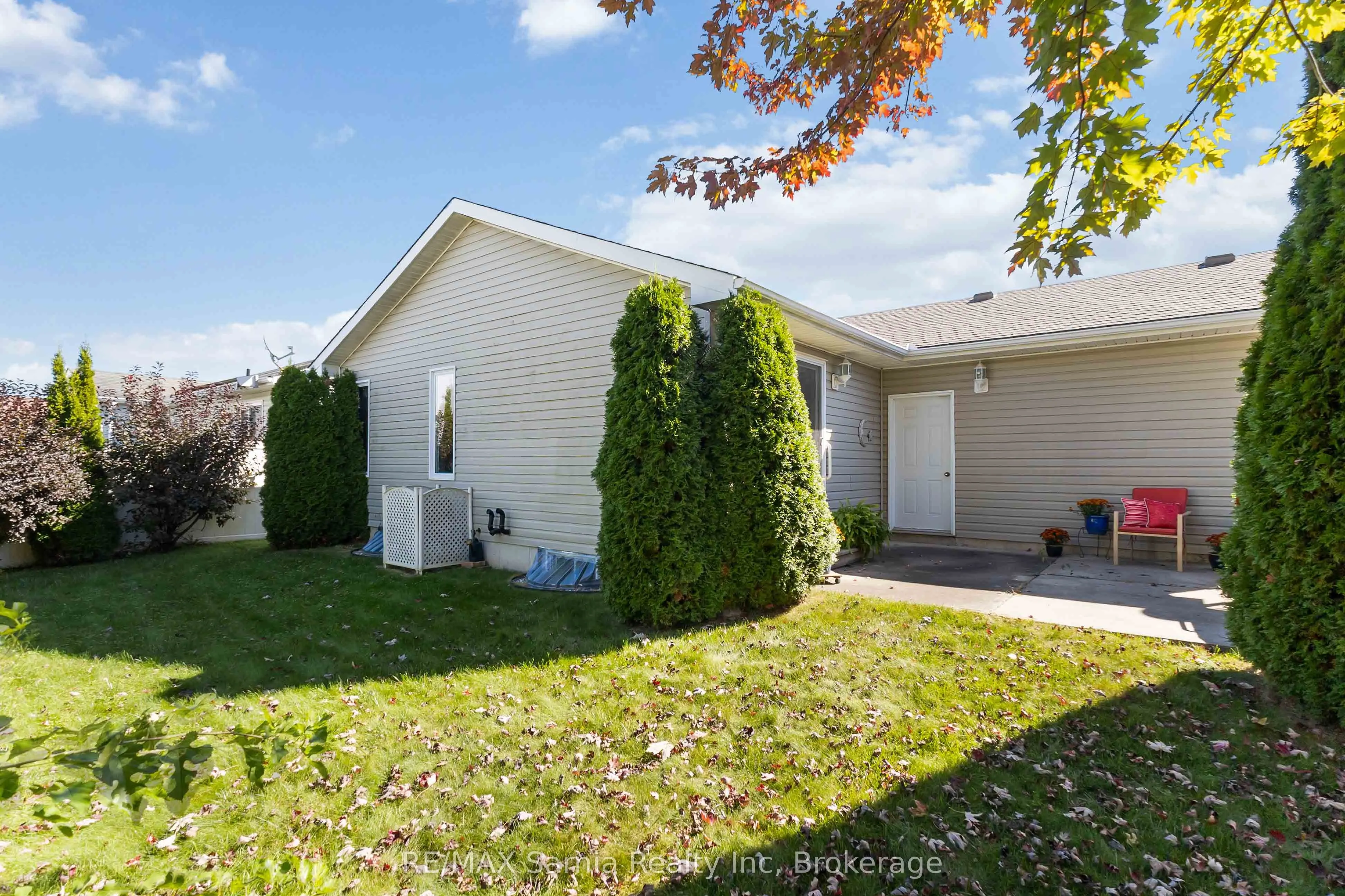 458 RICHARD Crescent