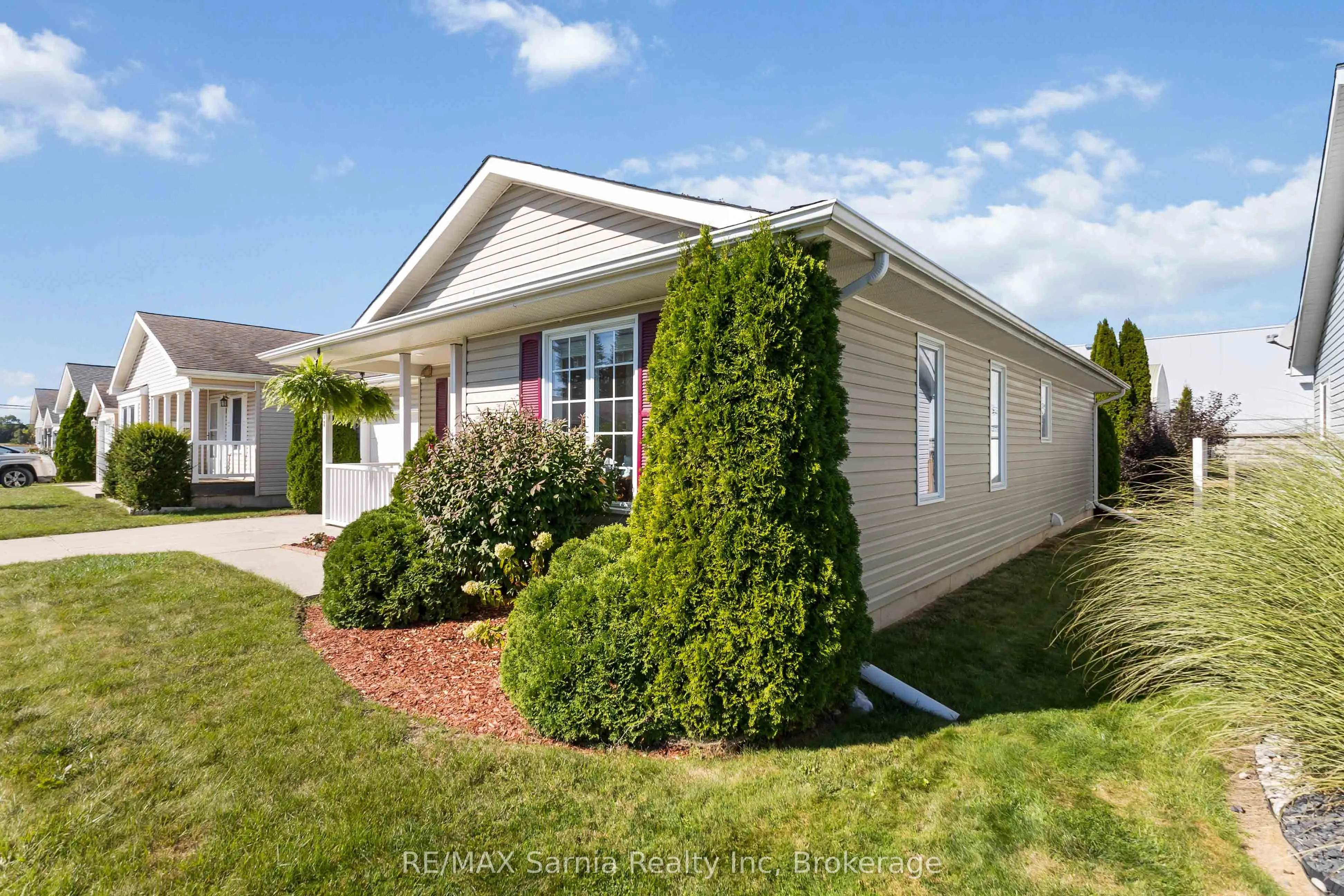 458 RICHARD Crescent