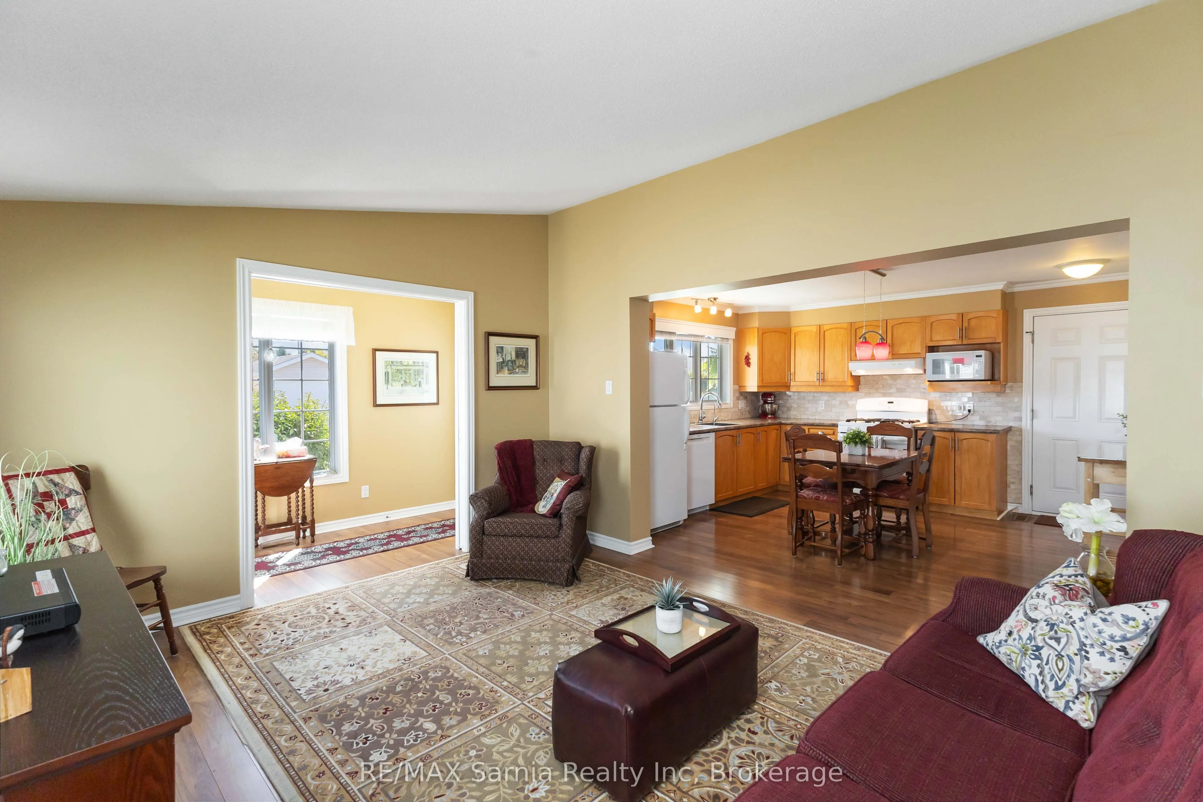 458 RICHARD Crescent