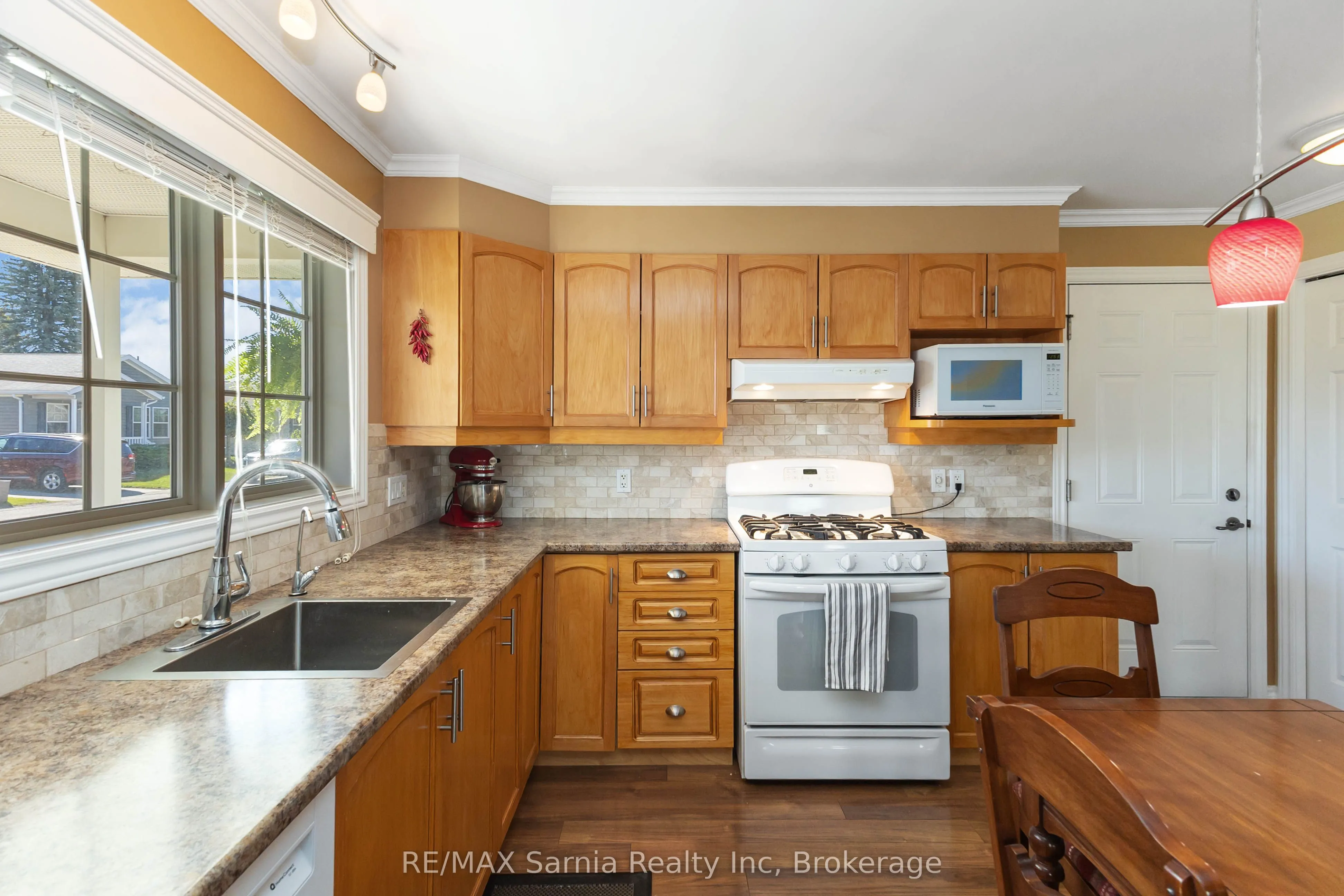 458 RICHARD Crescent