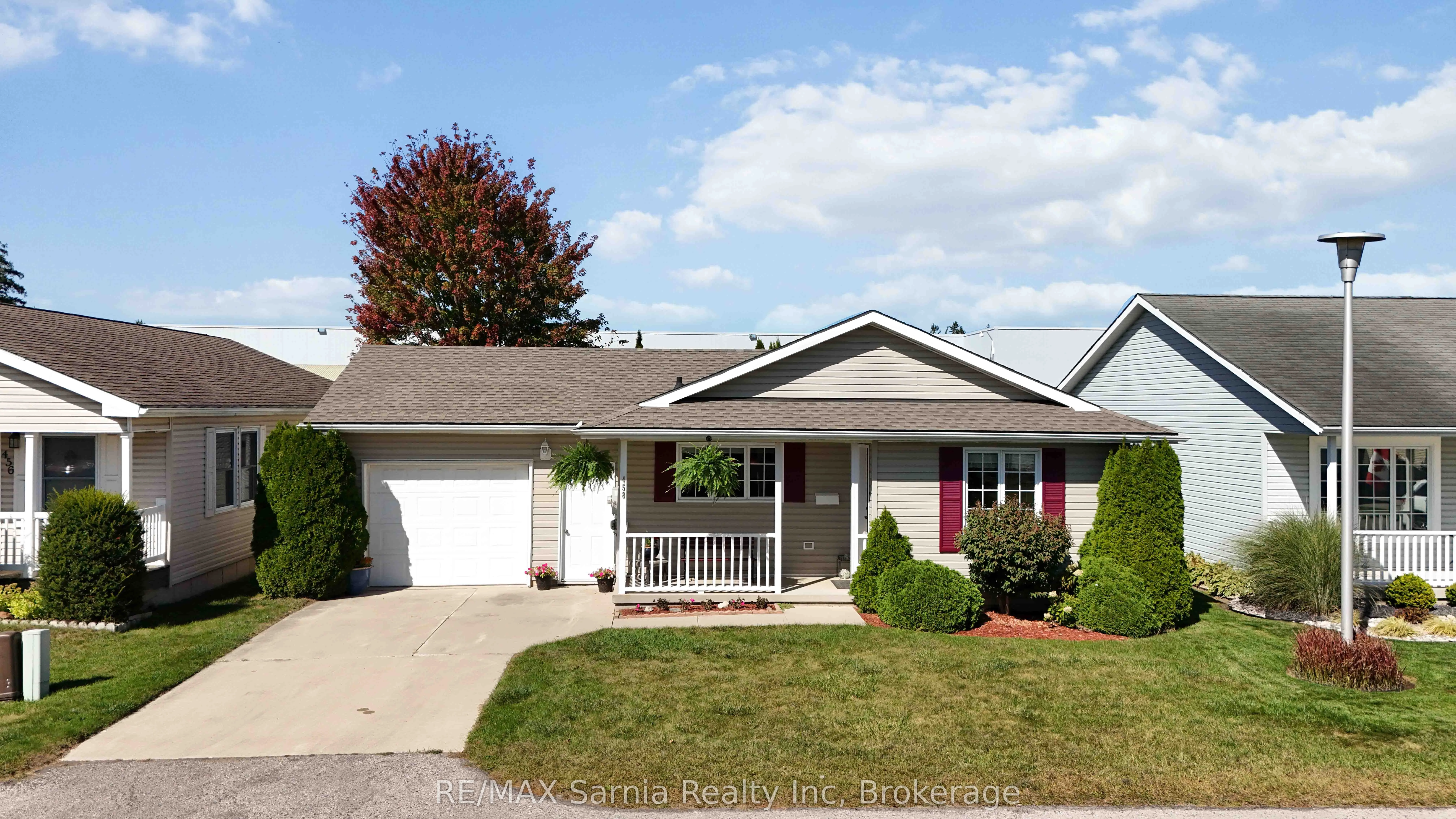 458 RICHARD Crescent