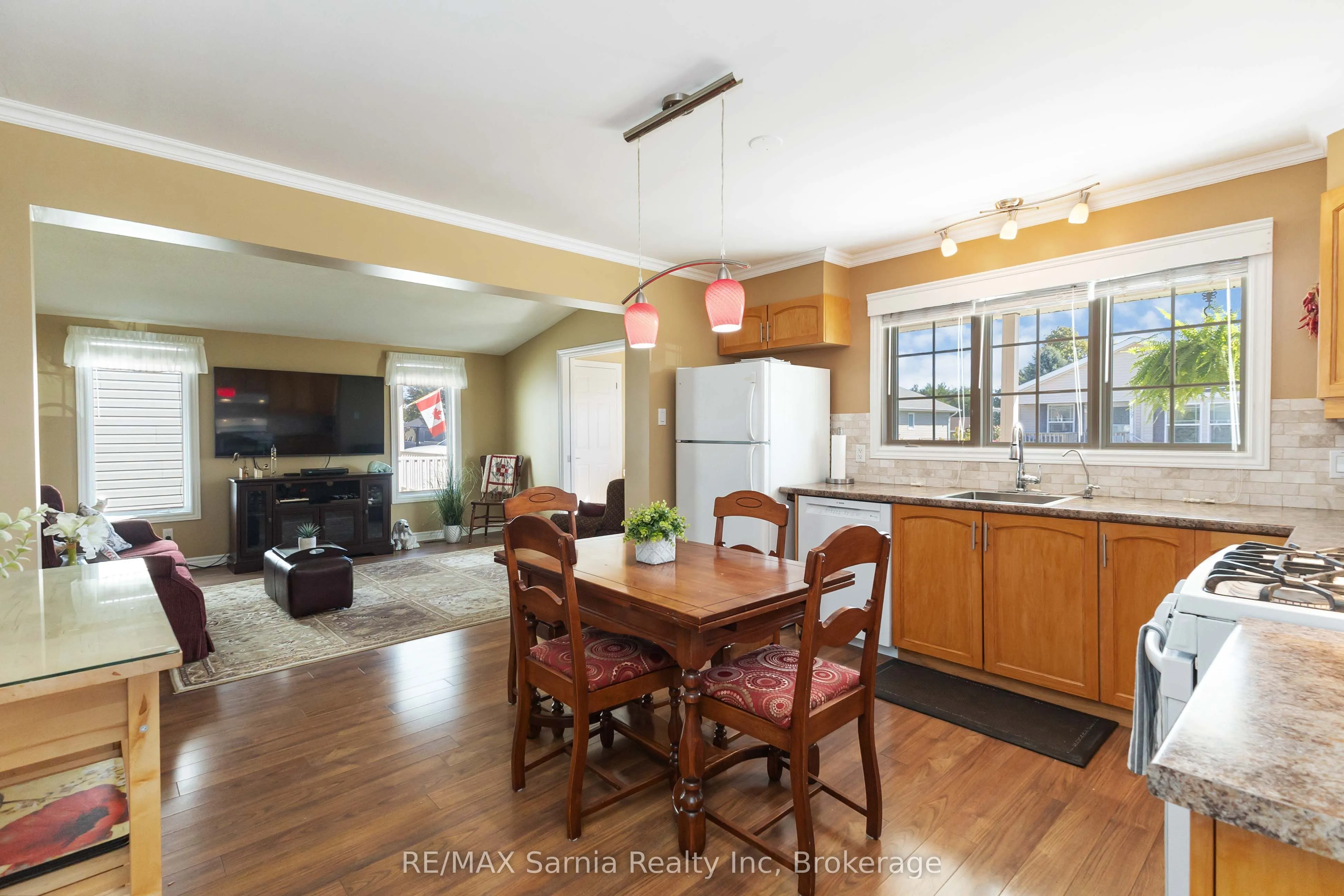 458 RICHARD Crescent