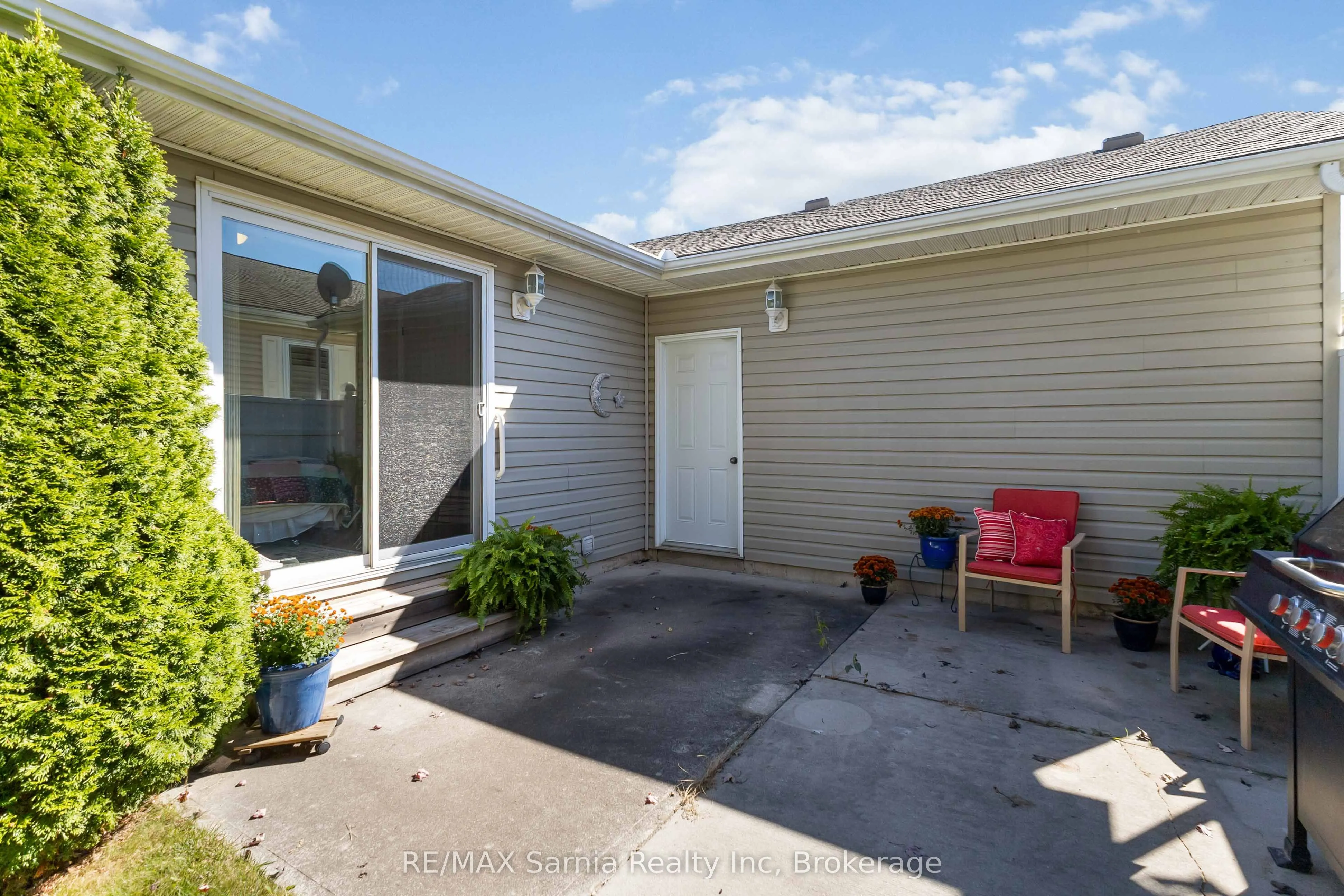 458 RICHARD Crescent
