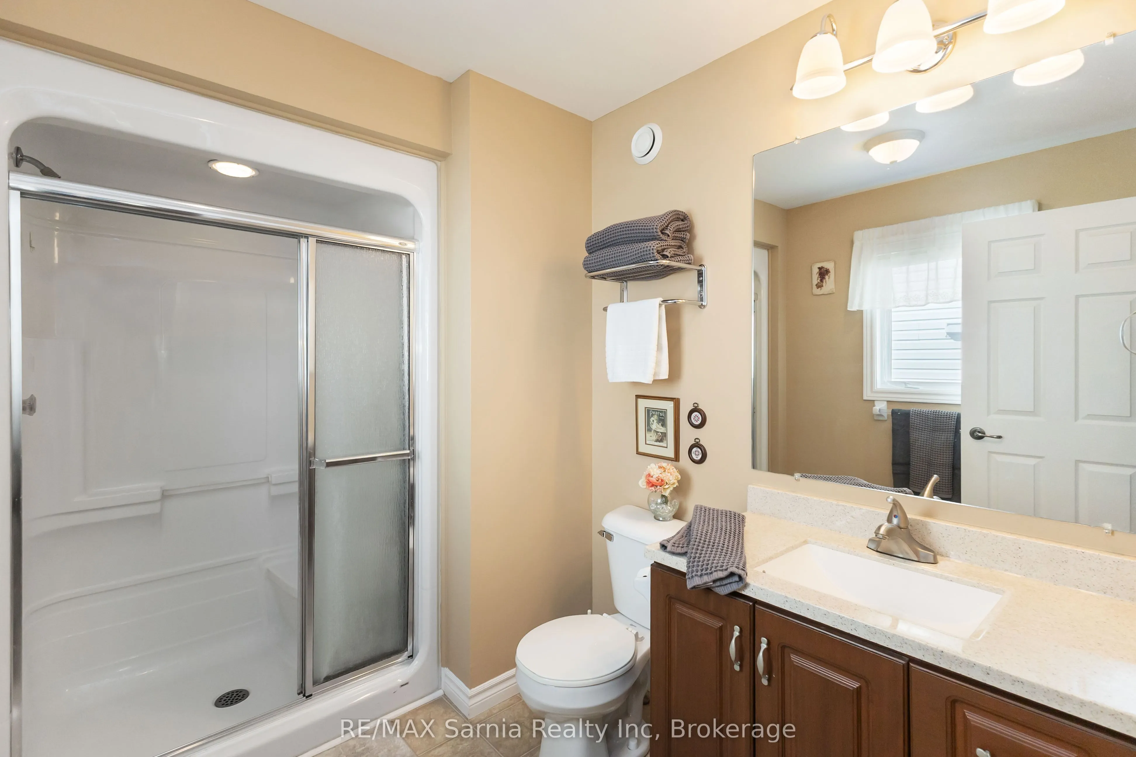 458 RICHARD Crescent