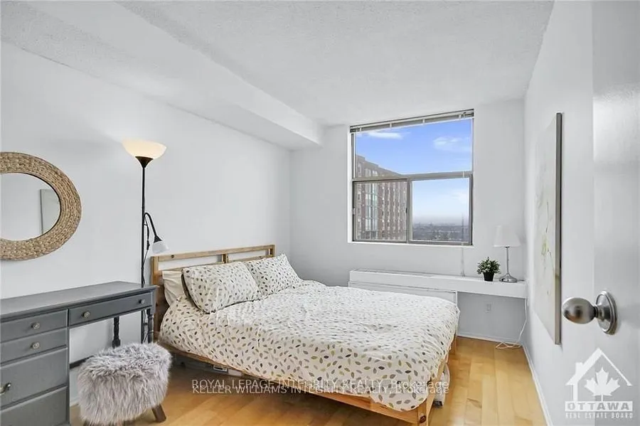 2760 Carousel Crescent, #1412