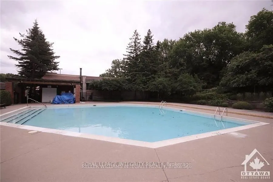 2760 Carousel Crescent, #1412