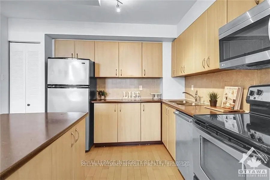 2760 Carousel Crescent, #1412