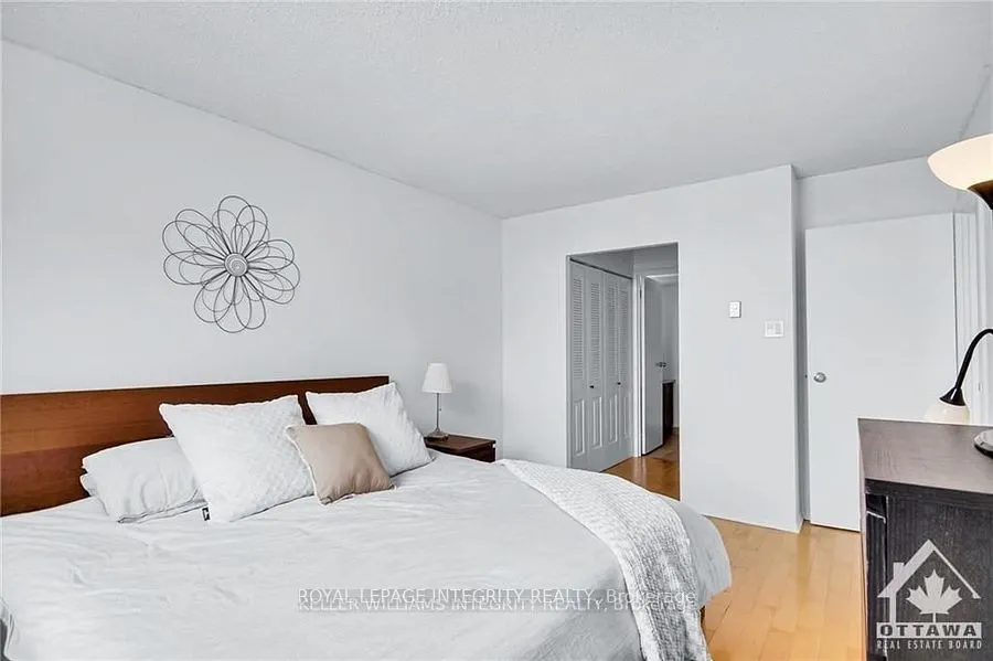 2760 Carousel Crescent, #1412