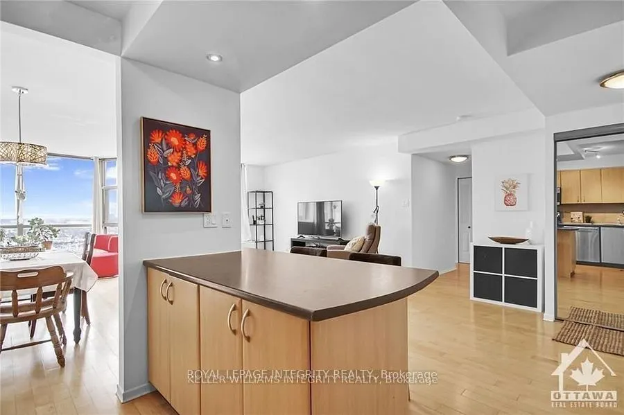2760 Carousel Crescent, #1412