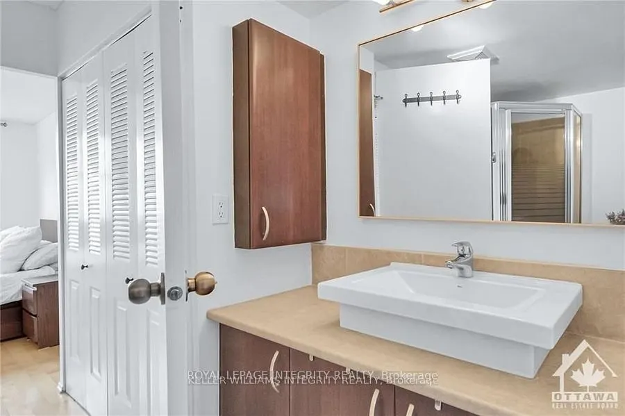2760 Carousel Crescent, #1412
