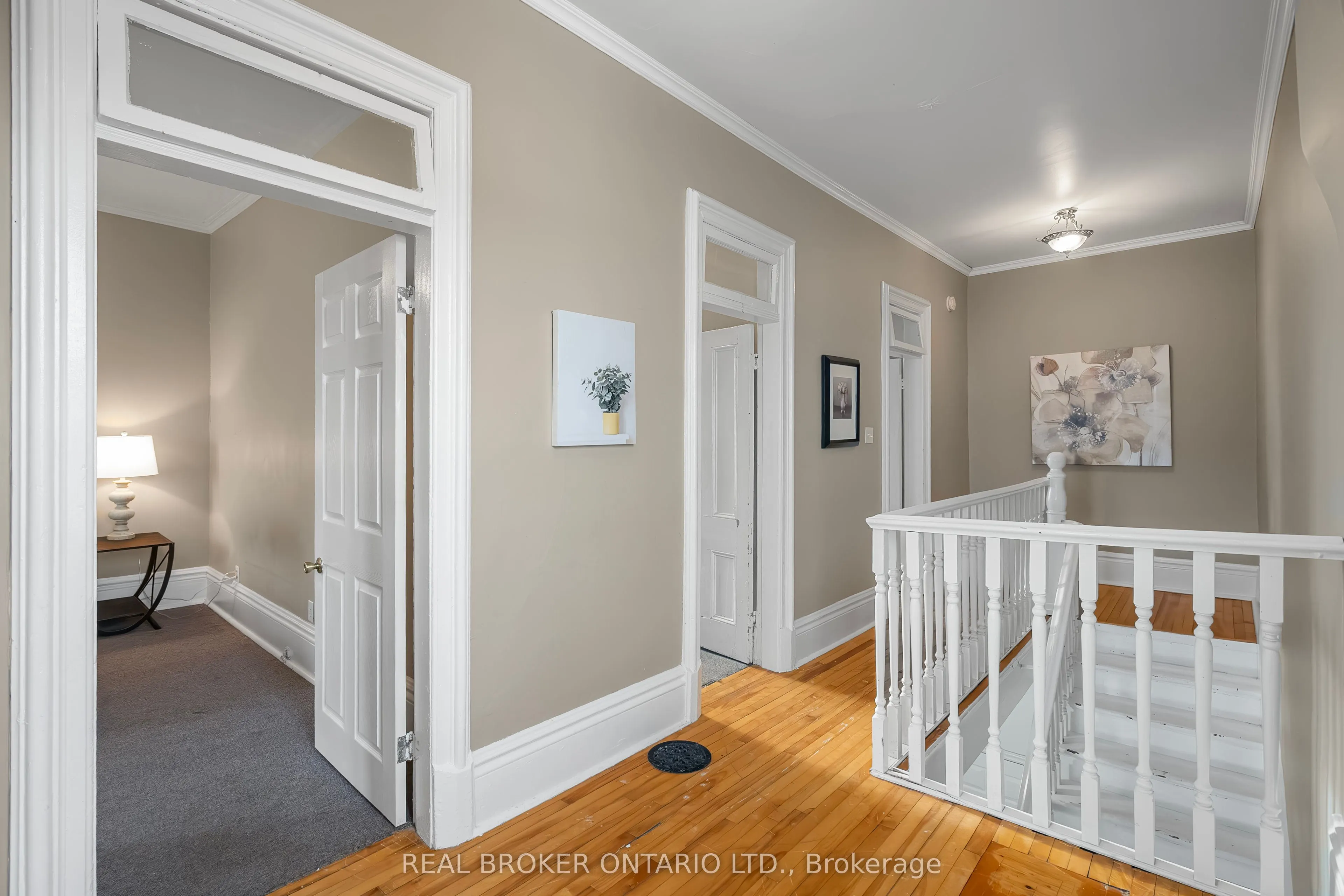 42 Daniel Street N