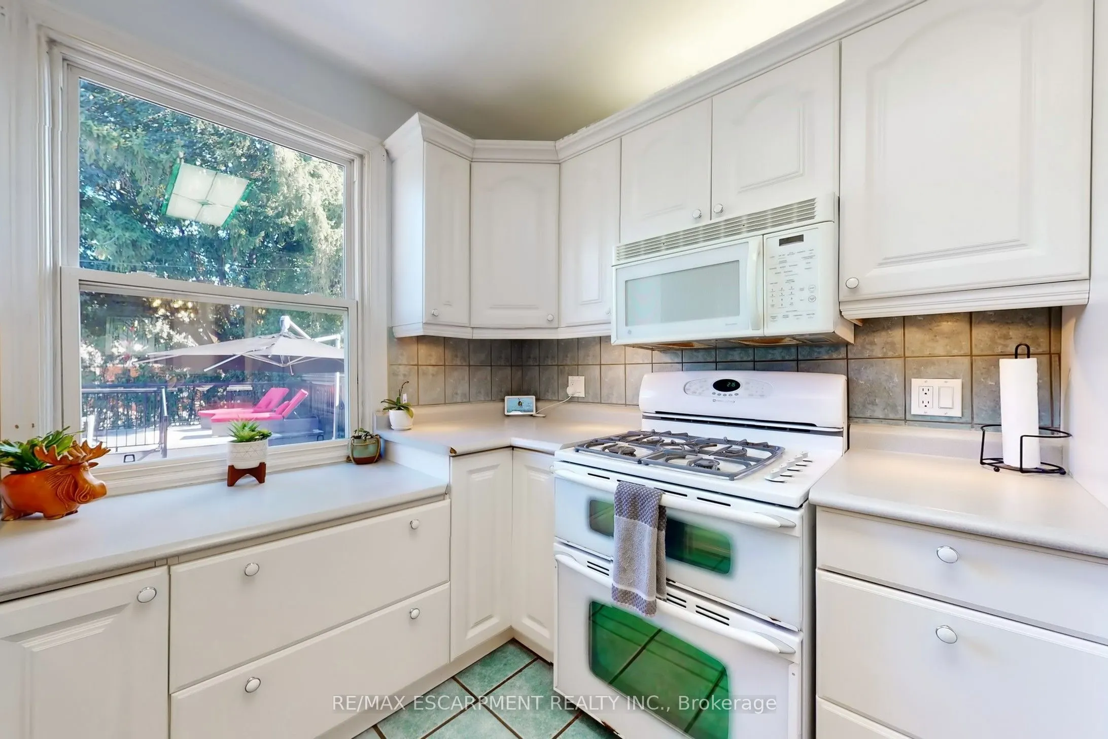 23 SYLVIA Crescent
