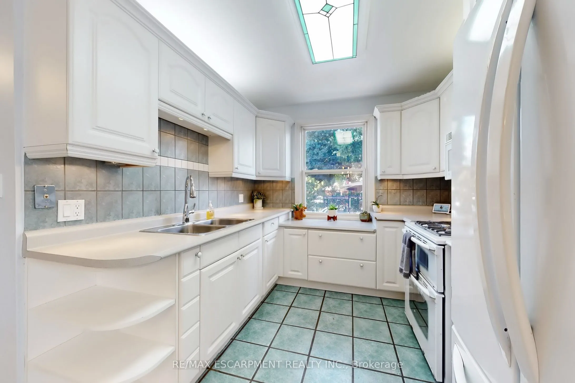 23 SYLVIA Crescent