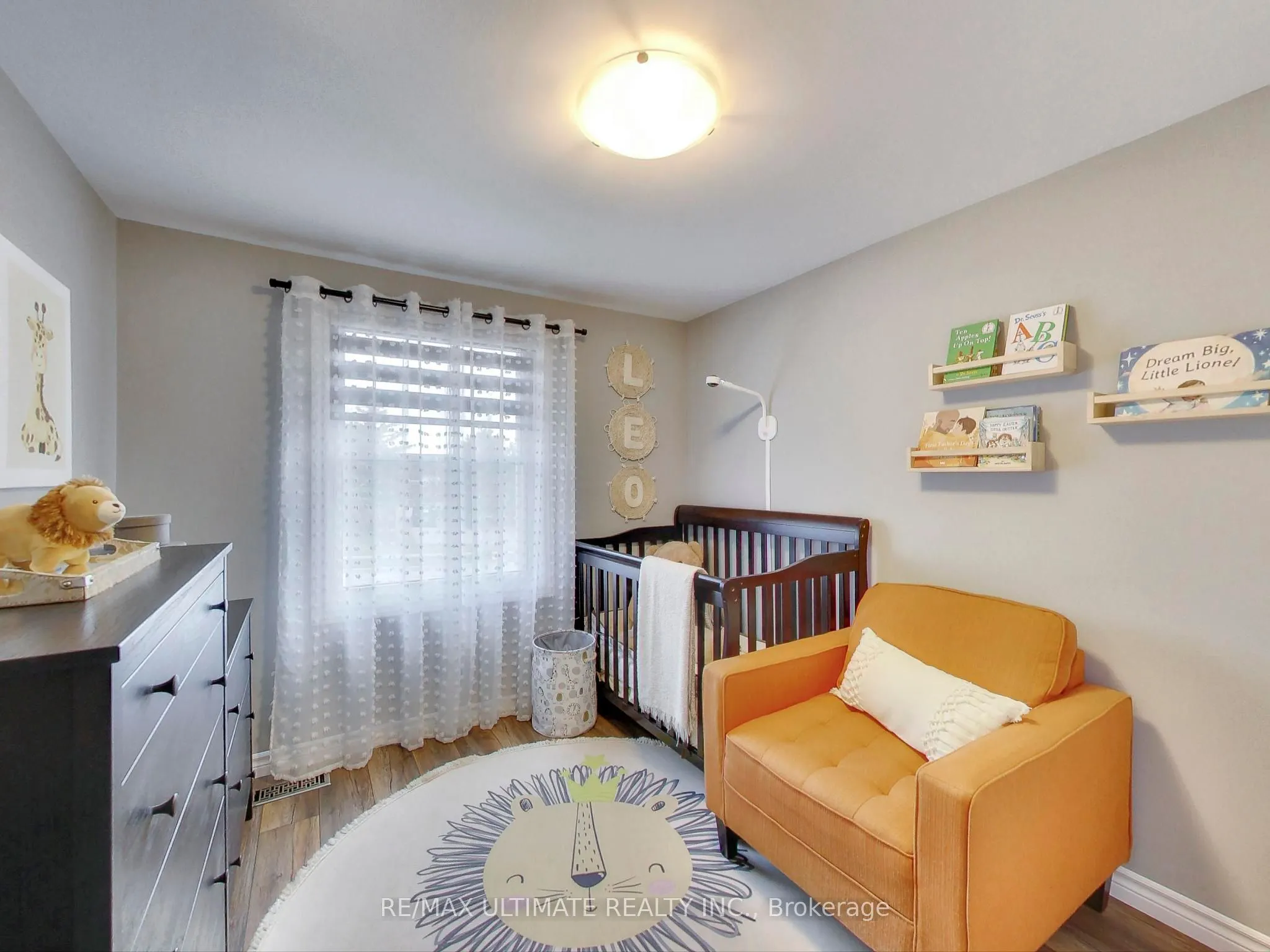 496 Elgin Street N