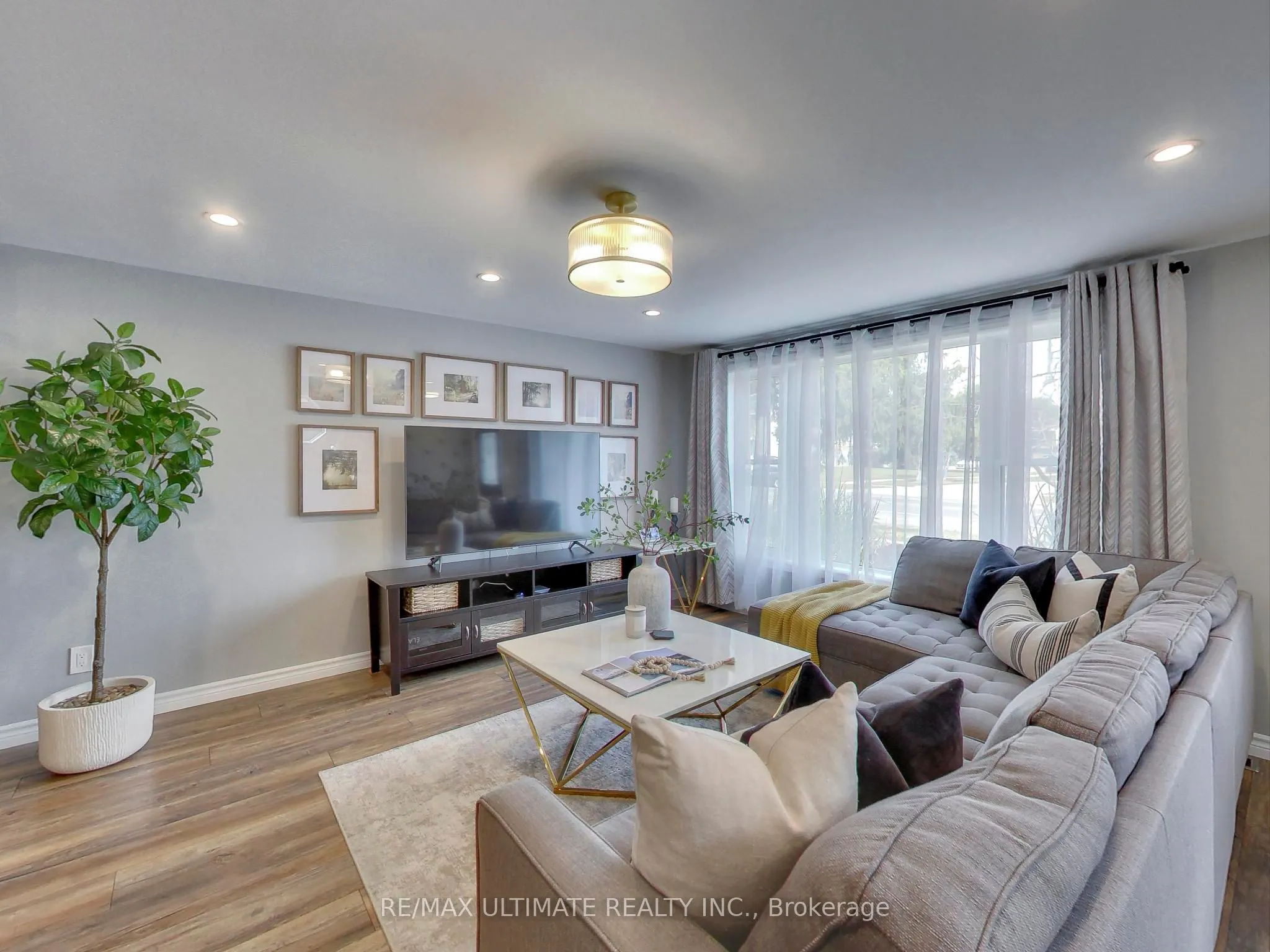 496 Elgin Street N