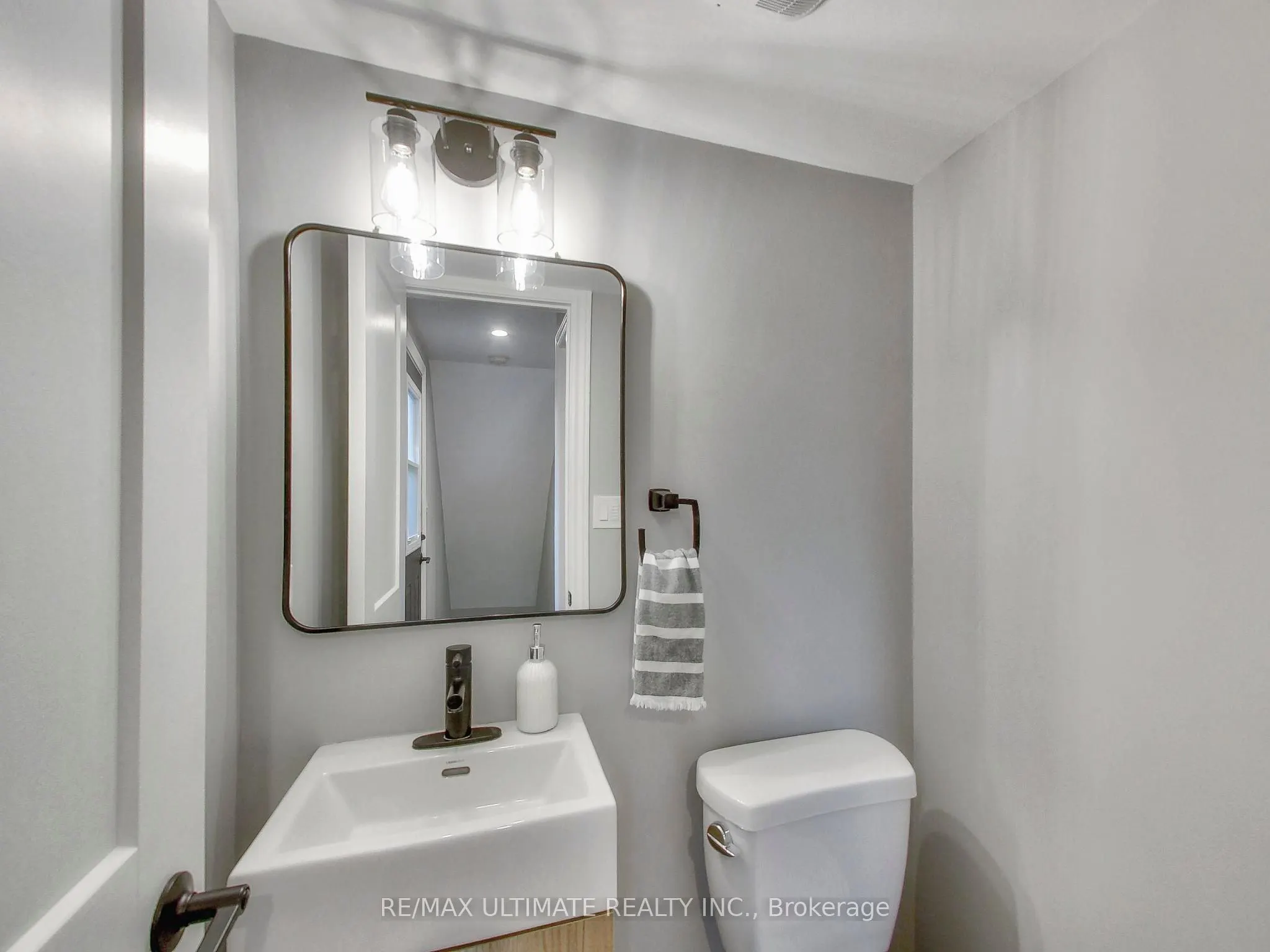 496 Elgin Street N