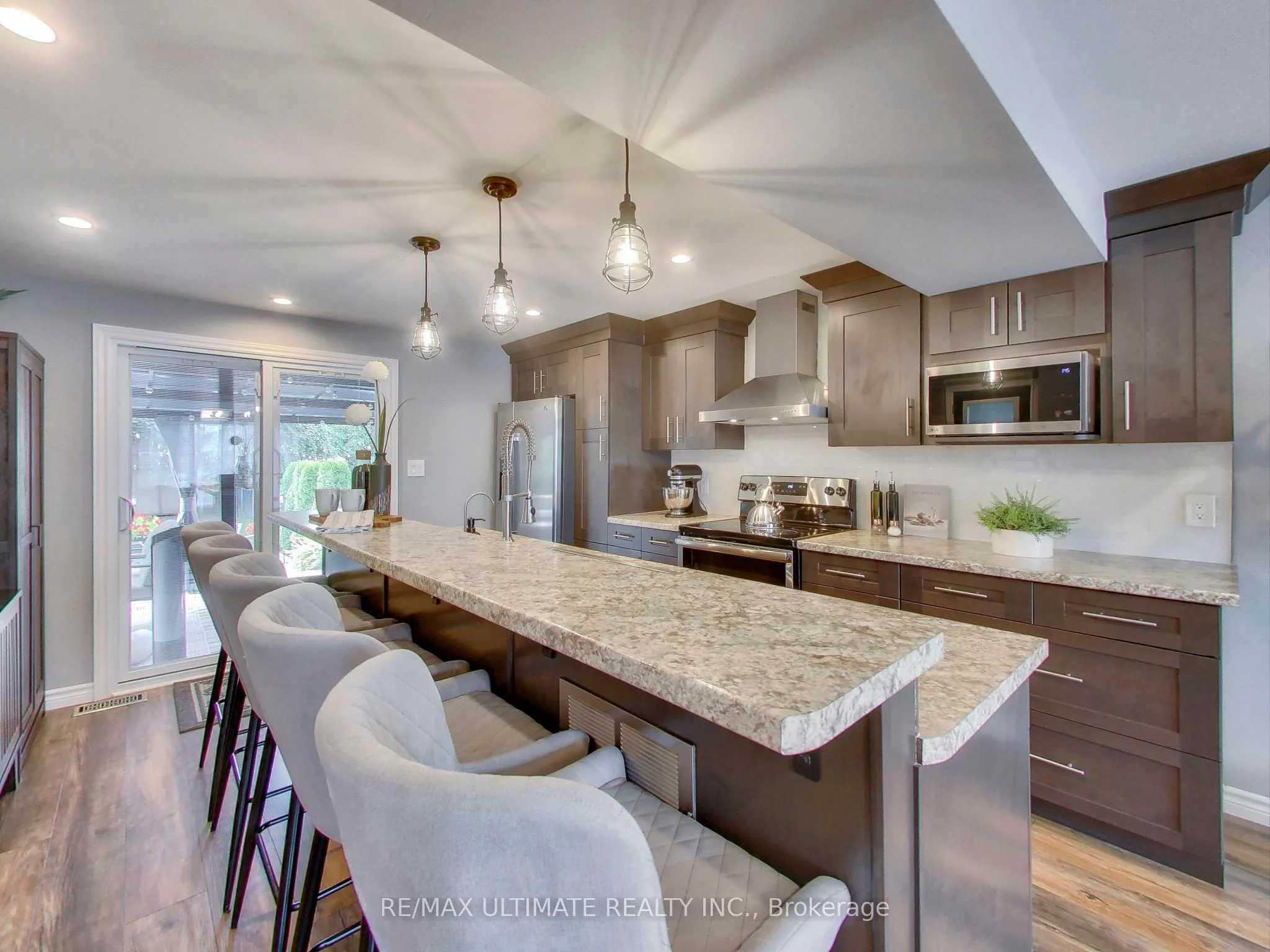 496 Elgin Street N