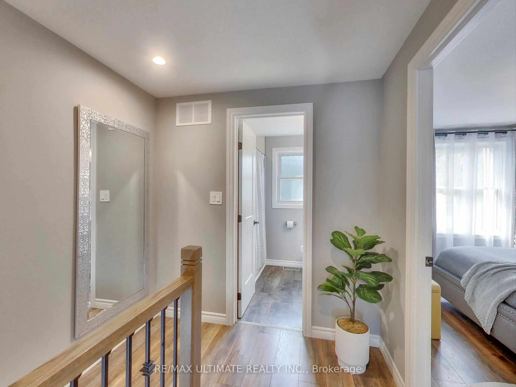496 Elgin Street N
