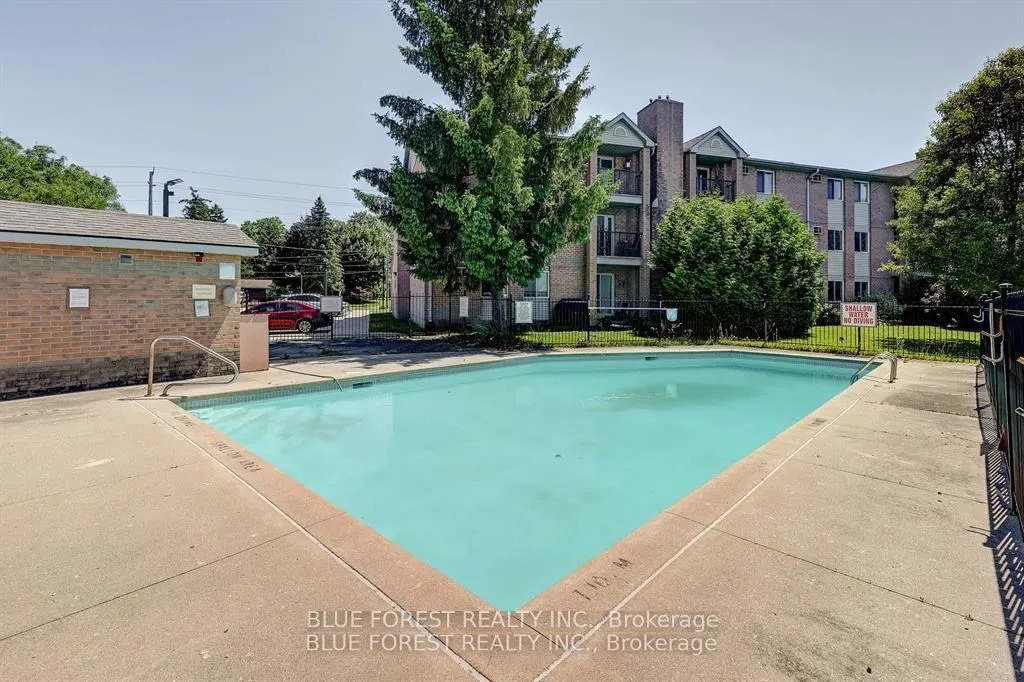 2228 Trafalgar Street, #111