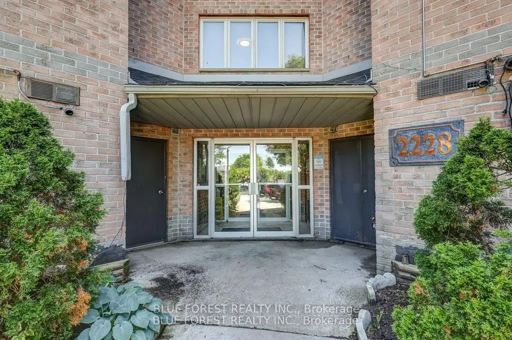 2228 Trafalgar Street, #111