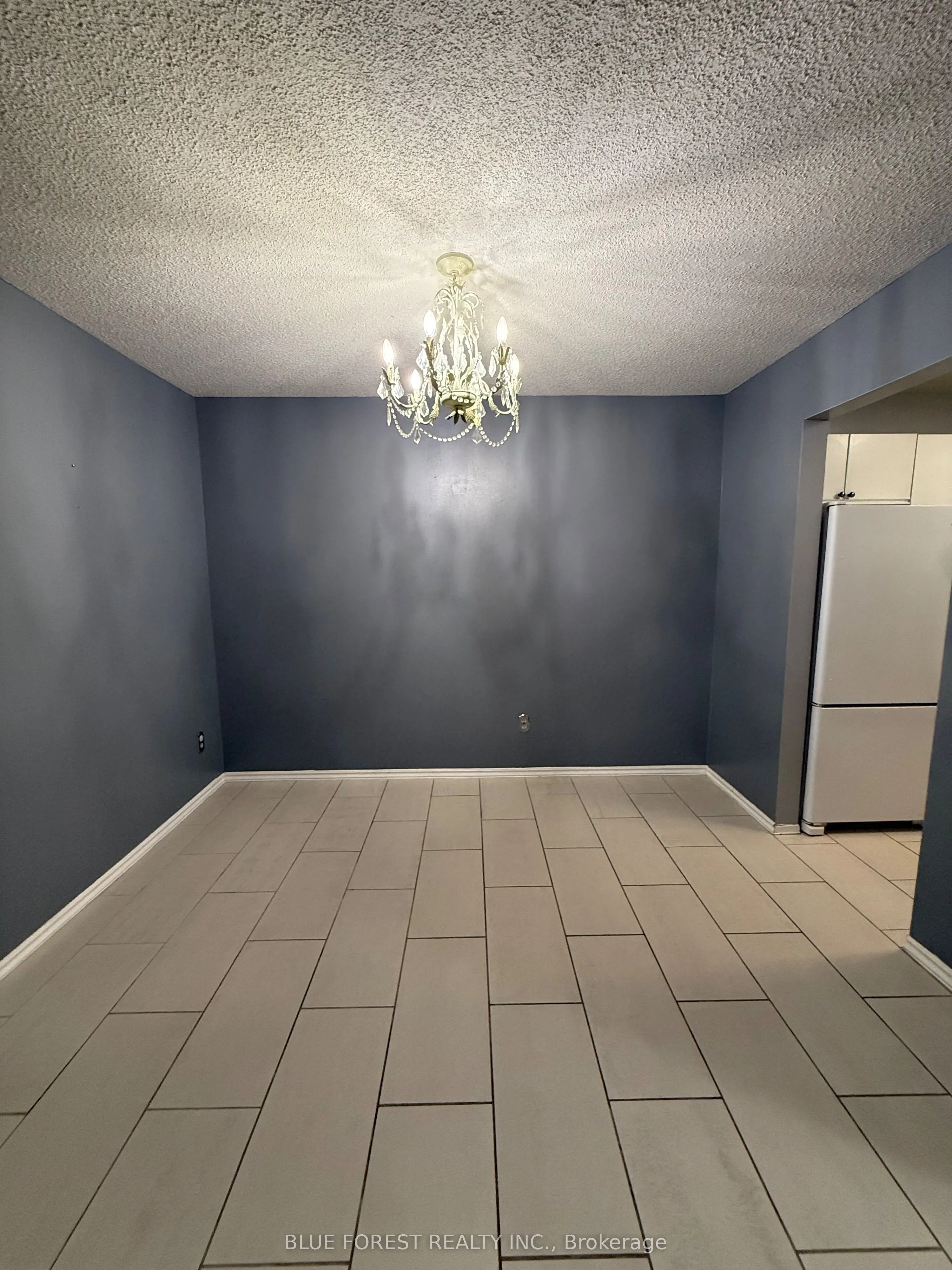 2228 Trafalgar Street, #111
