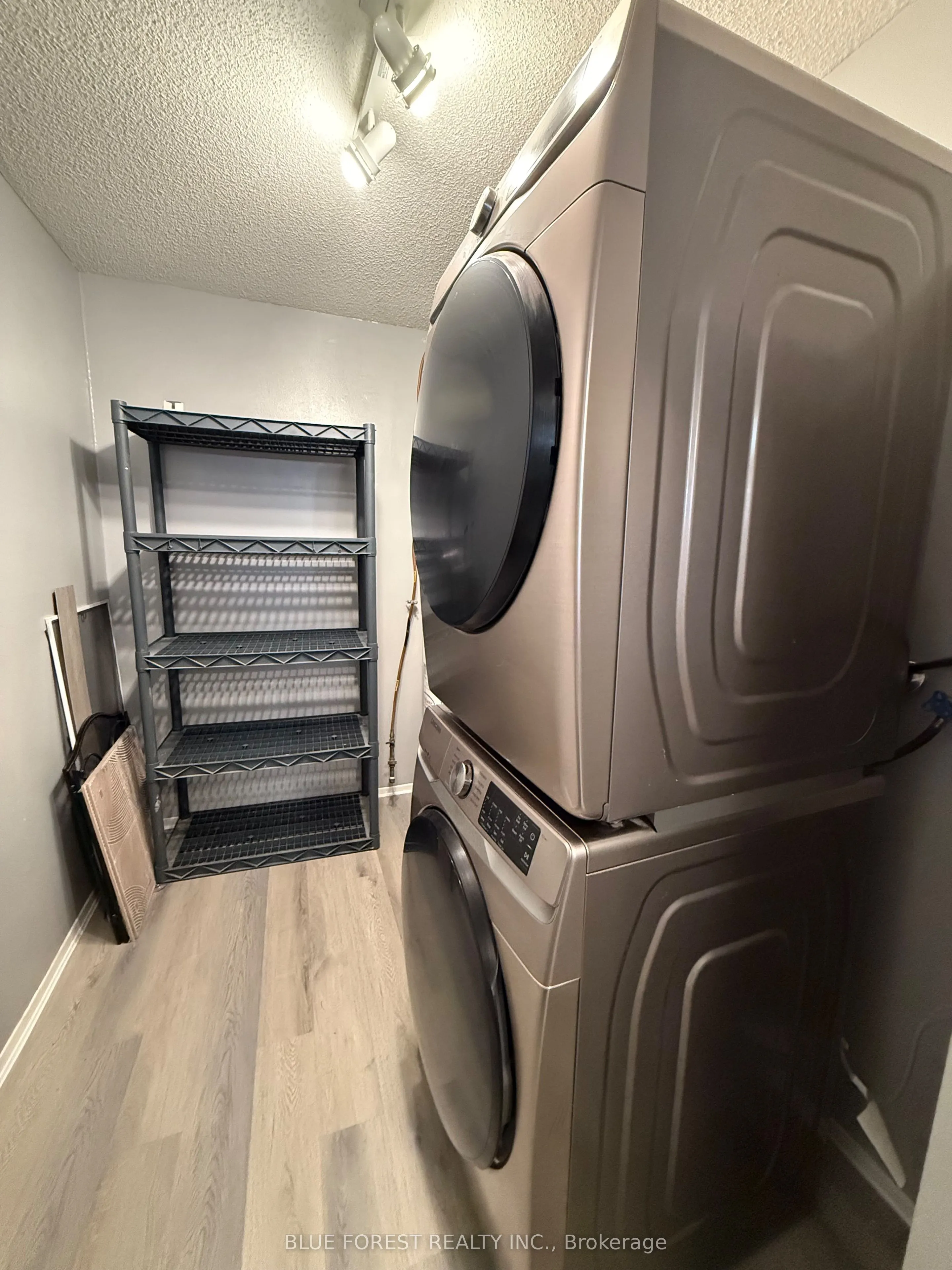 2228 Trafalgar Street, #111