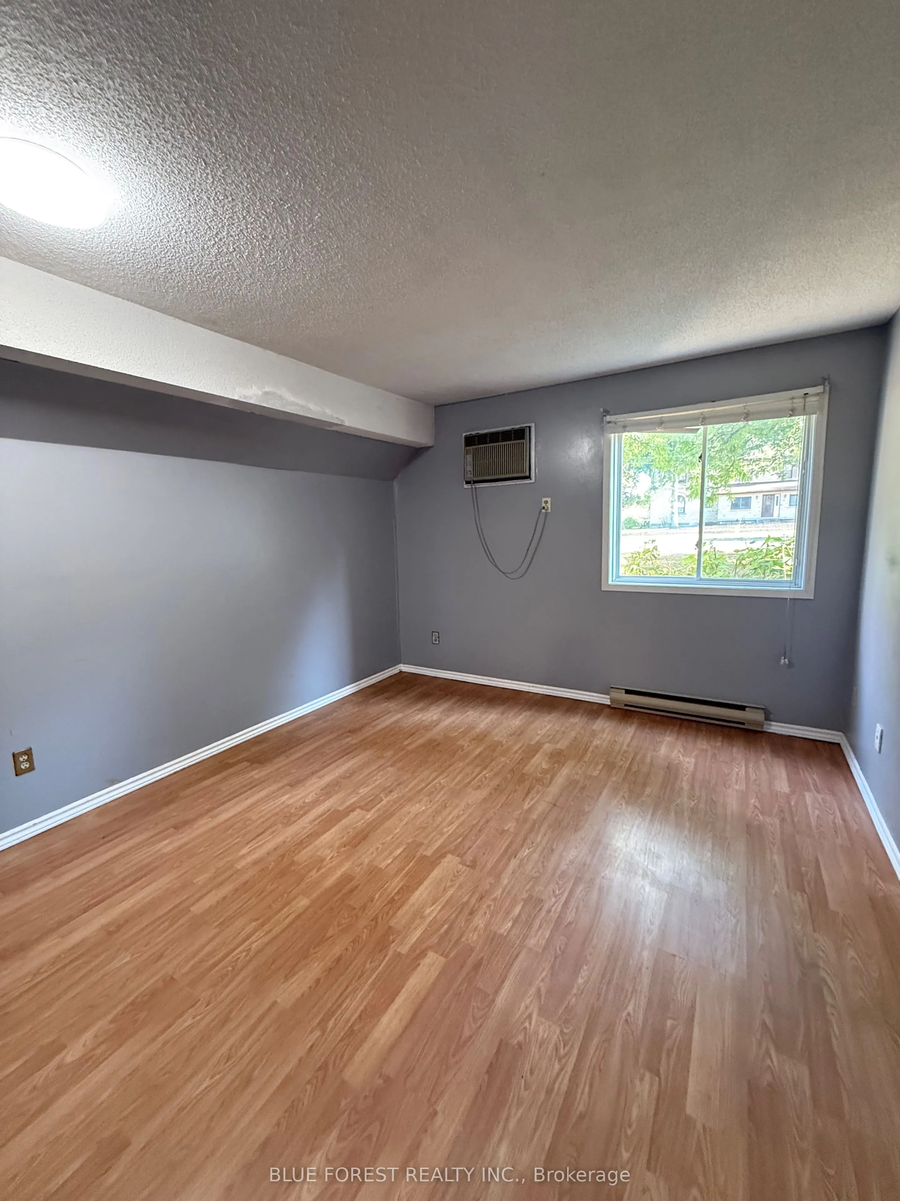 2228 Trafalgar Street, #111