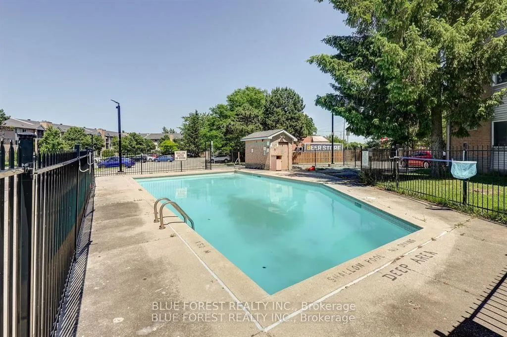 2228 Trafalgar Street, #111