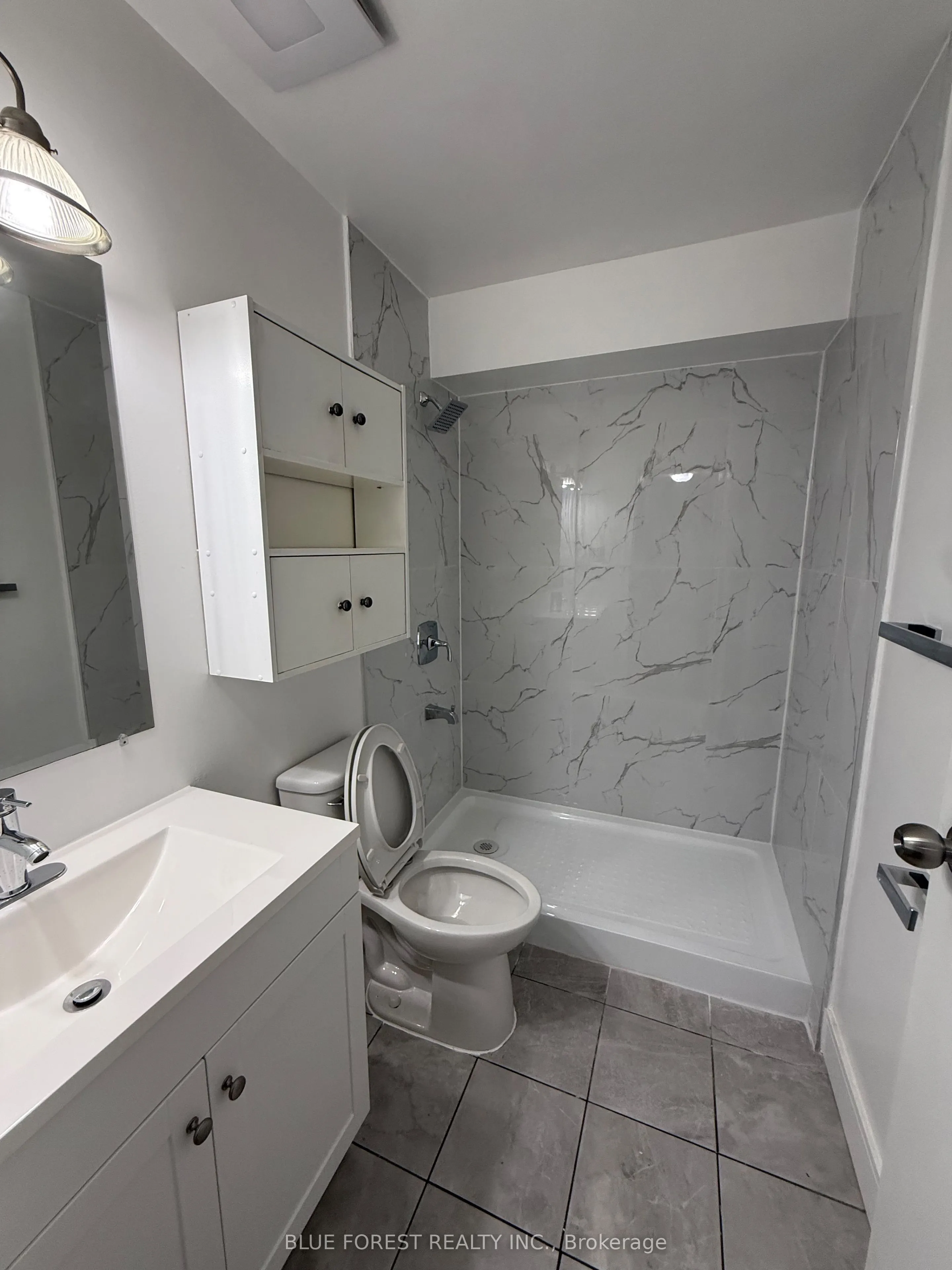 2228 Trafalgar Street, #111