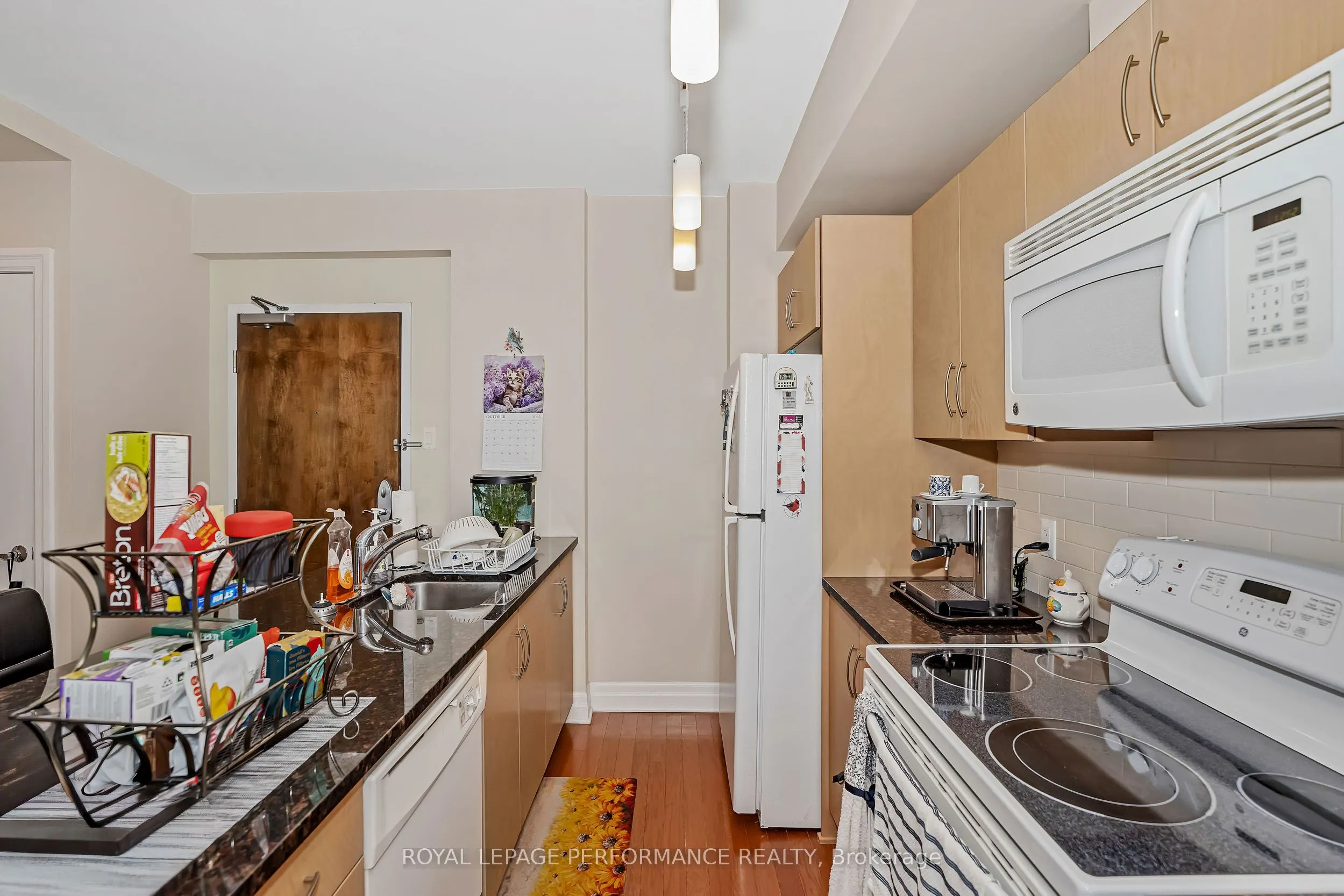 1433 Wellington Street W, #402